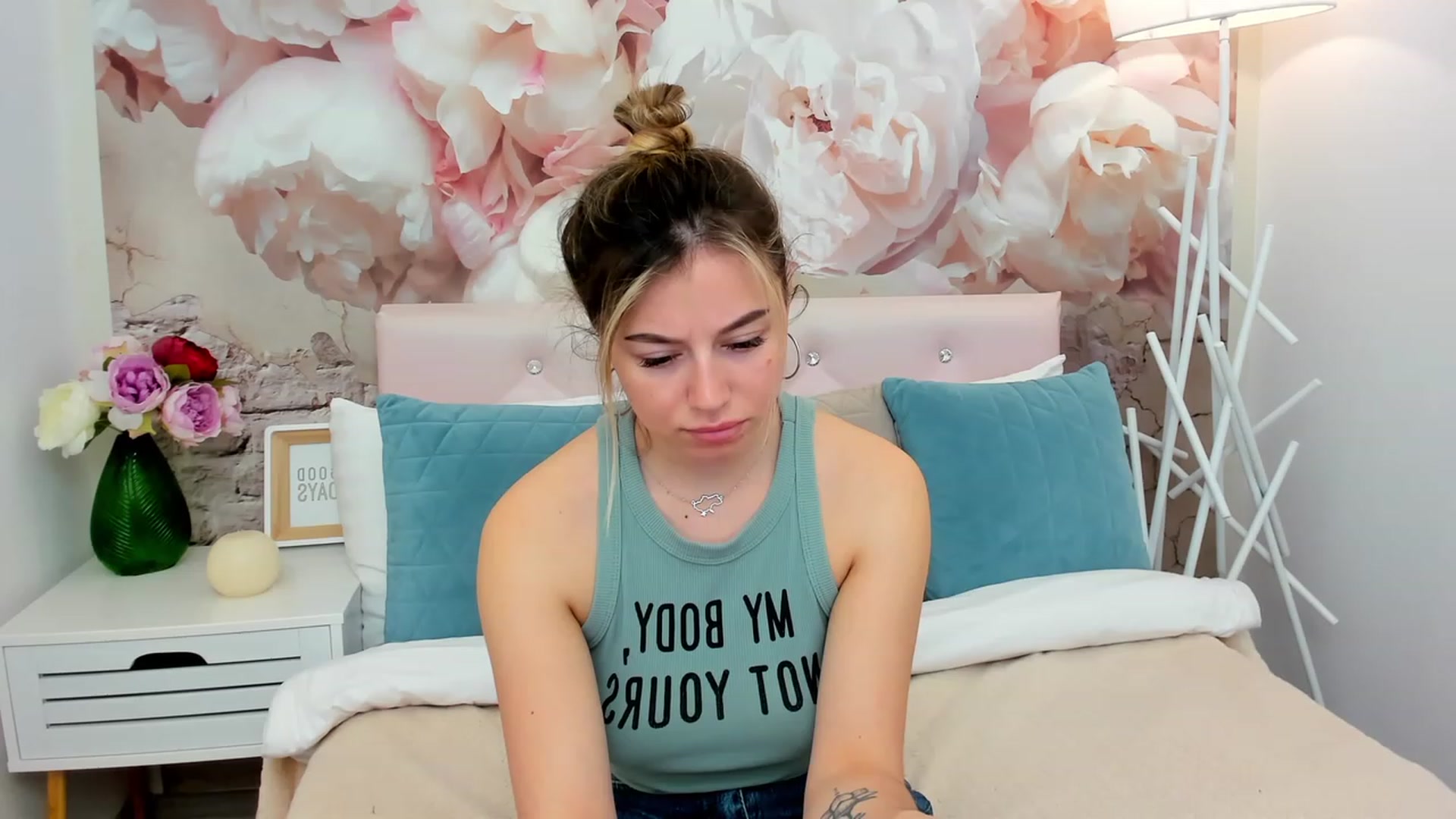 Gallery image thumbnail from SofiBloom's myfreecams stream on, 05/17/2023, 11:35 image 8 of 20