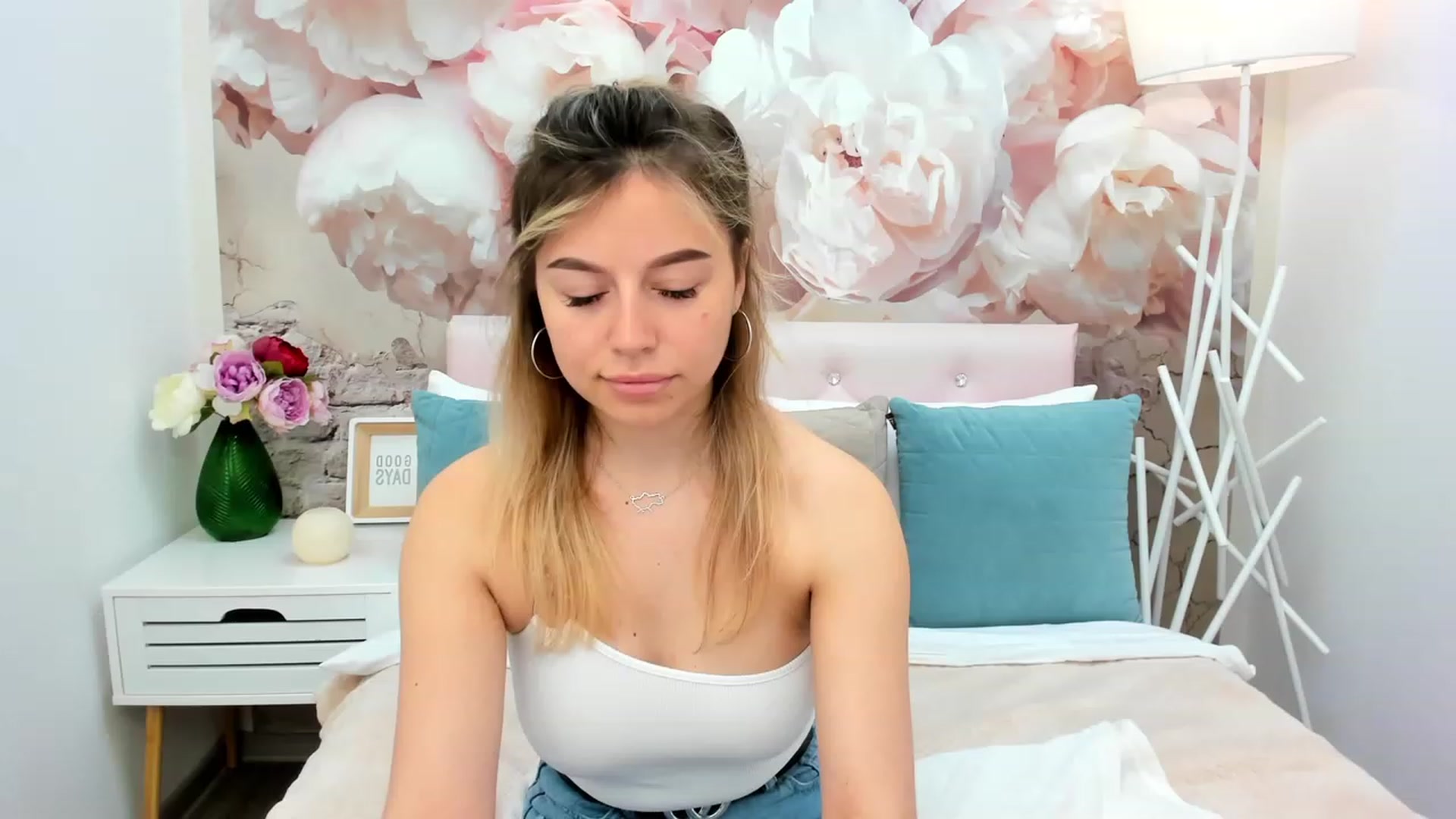 Gallery image thumbnail from SofiBloom's myfreecams stream on, 05/18/2023, 06:36 image 4 of 20