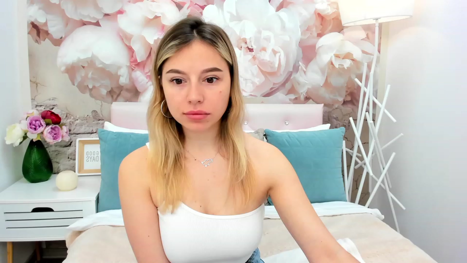 Gallery image thumbnail from SofiBloom's myfreecams stream on, 05/18/2023, 07:54 image 13 of 20