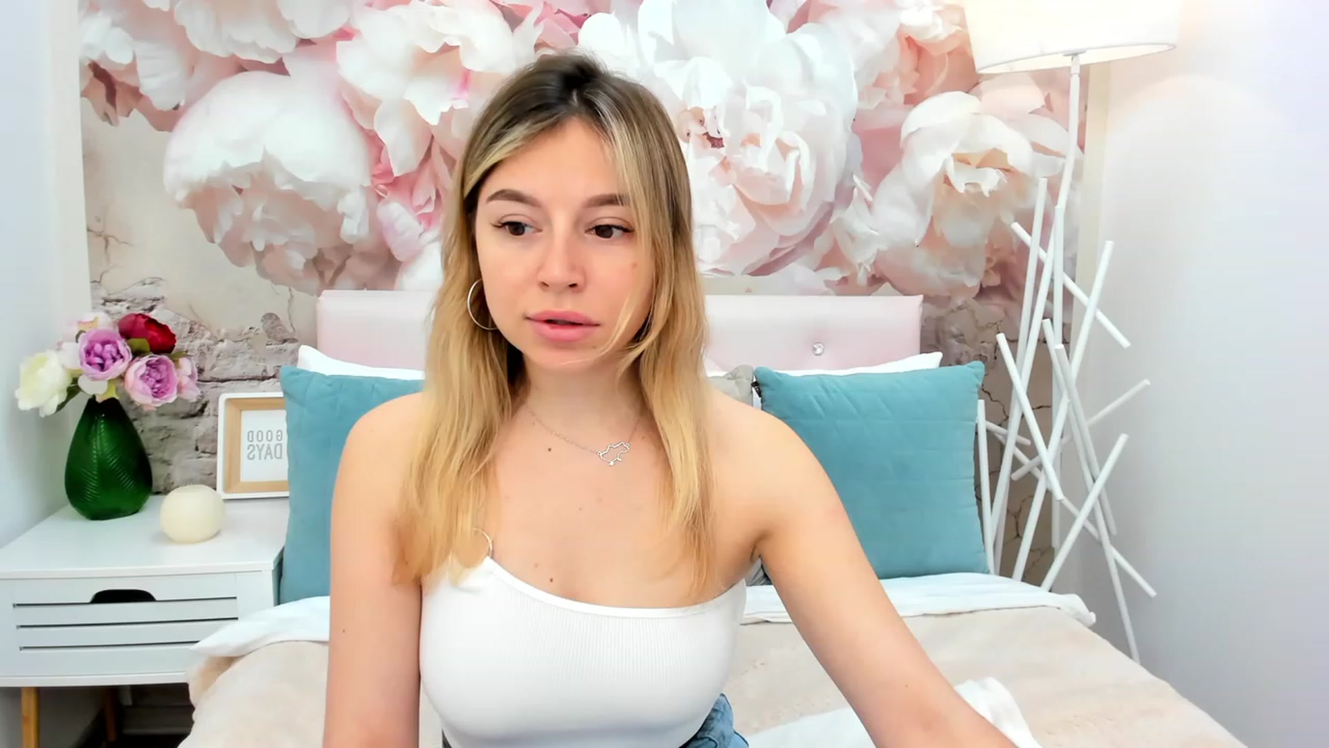 Gallery image thumbnail from SofiBloom's myfreecams stream on, 05/18/2023, 07:54 image 7 of 20
