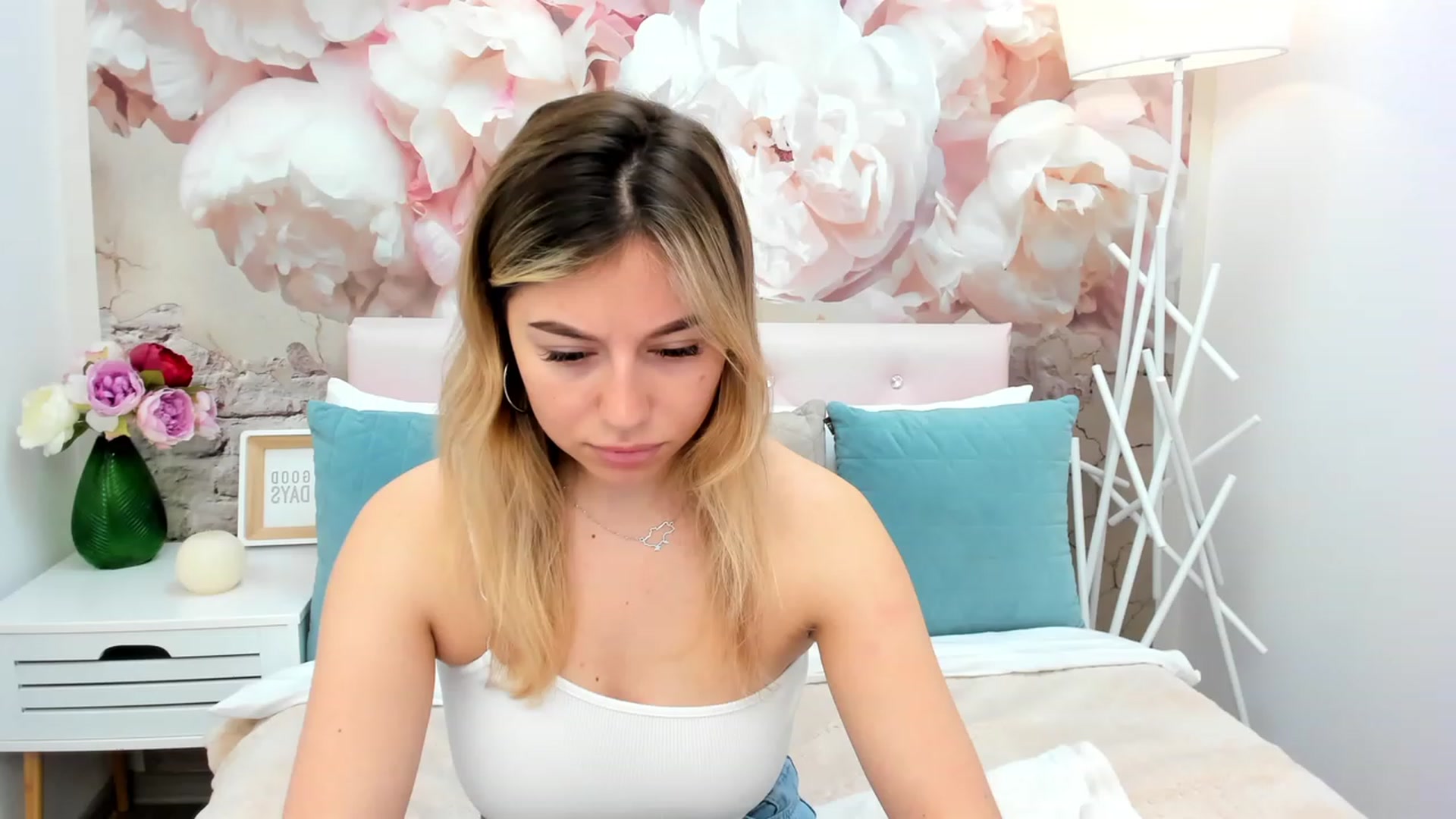 Gallery image thumbnail from SofiBloom's myfreecams stream on, 05/18/2023, 07:54 image 5 of 20