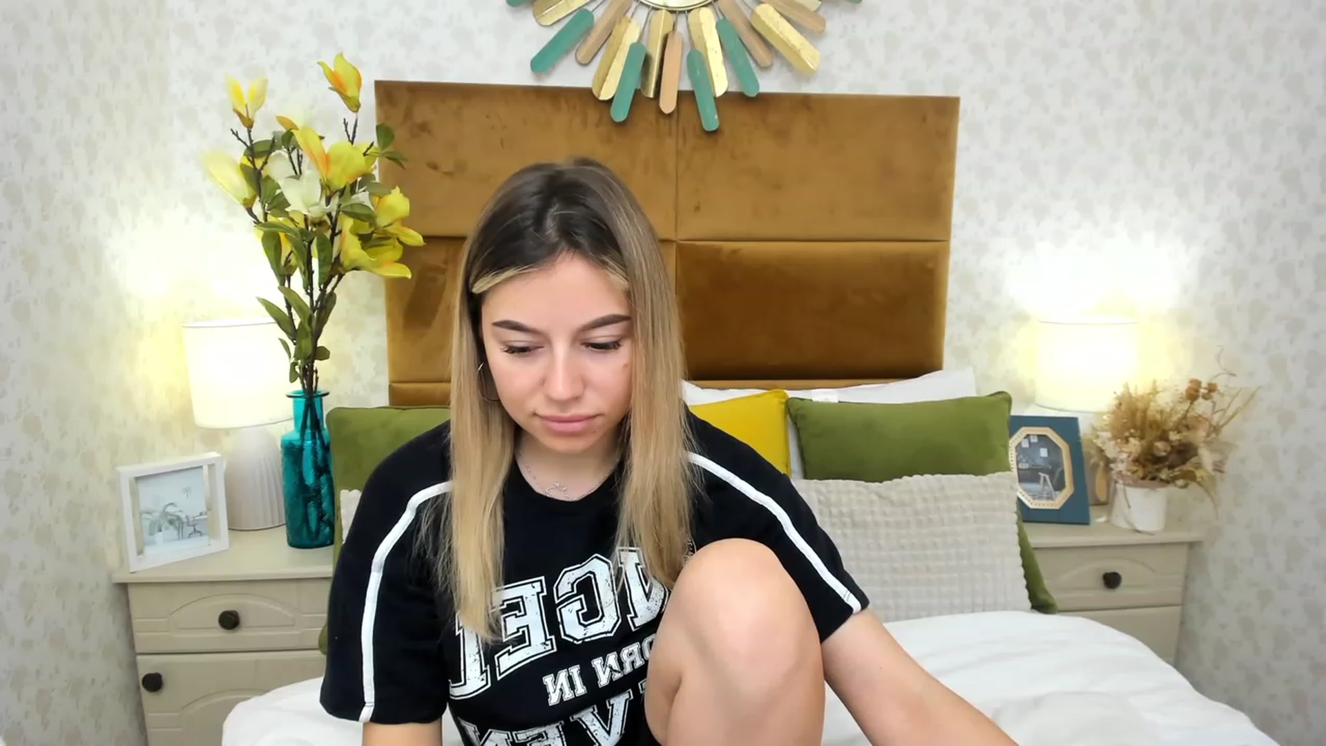 Gallery image thumbnail from SofiBloom's myfreecams stream on, 05/19/2023, 07:26 image 8 of 20