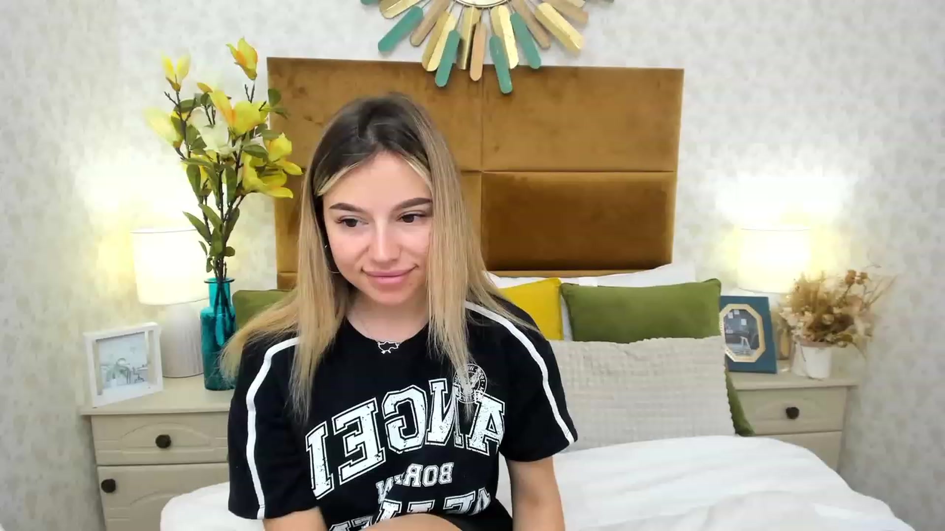 Gallery image thumbnail from SofiBloom's myfreecams stream on, 05/19/2023, 07:26 image 20 of 20
