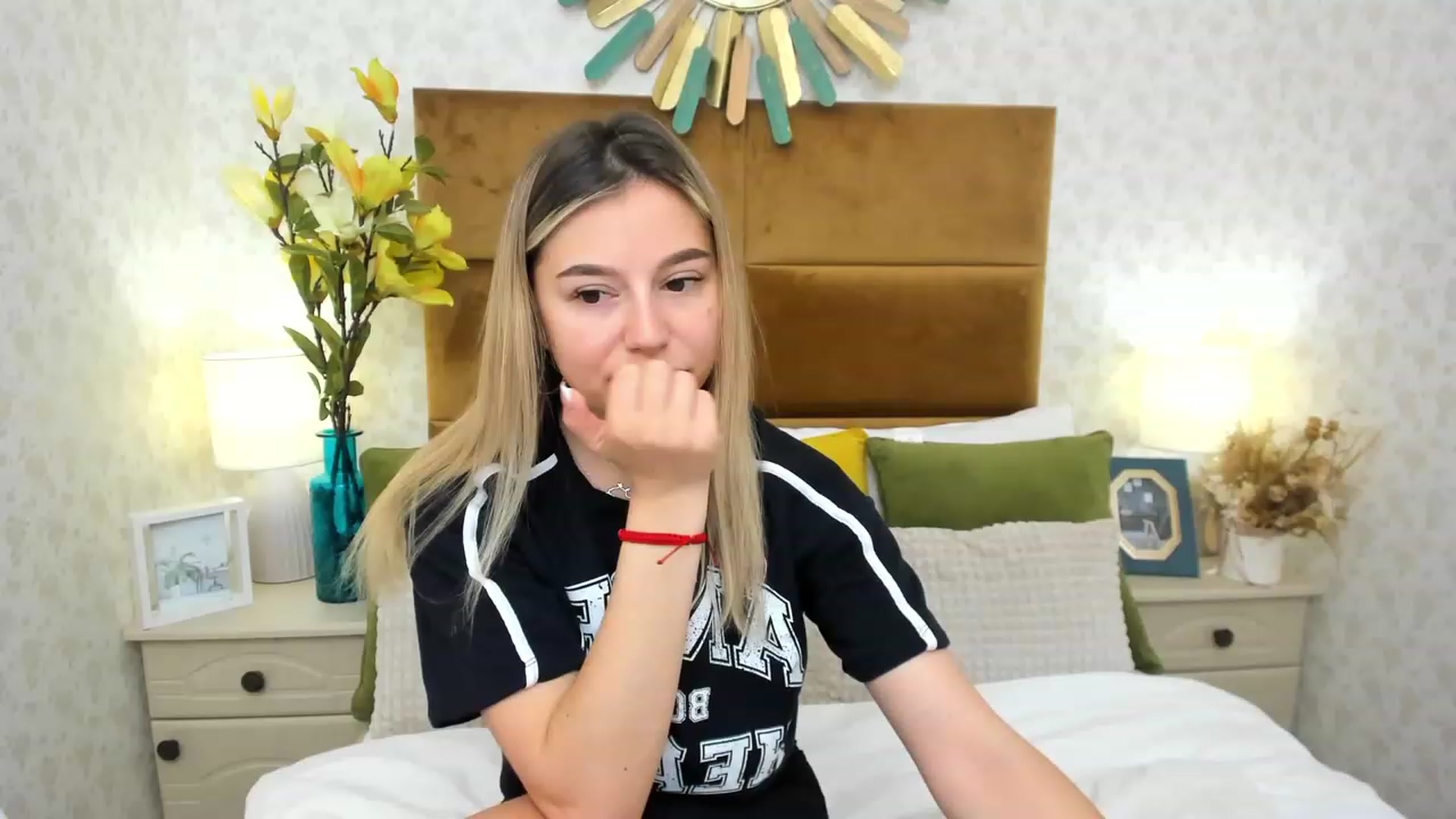 Gallery image thumbnail from SofiBloom's myfreecams stream on, 05/19/2023, 07:26 image 2 of 20