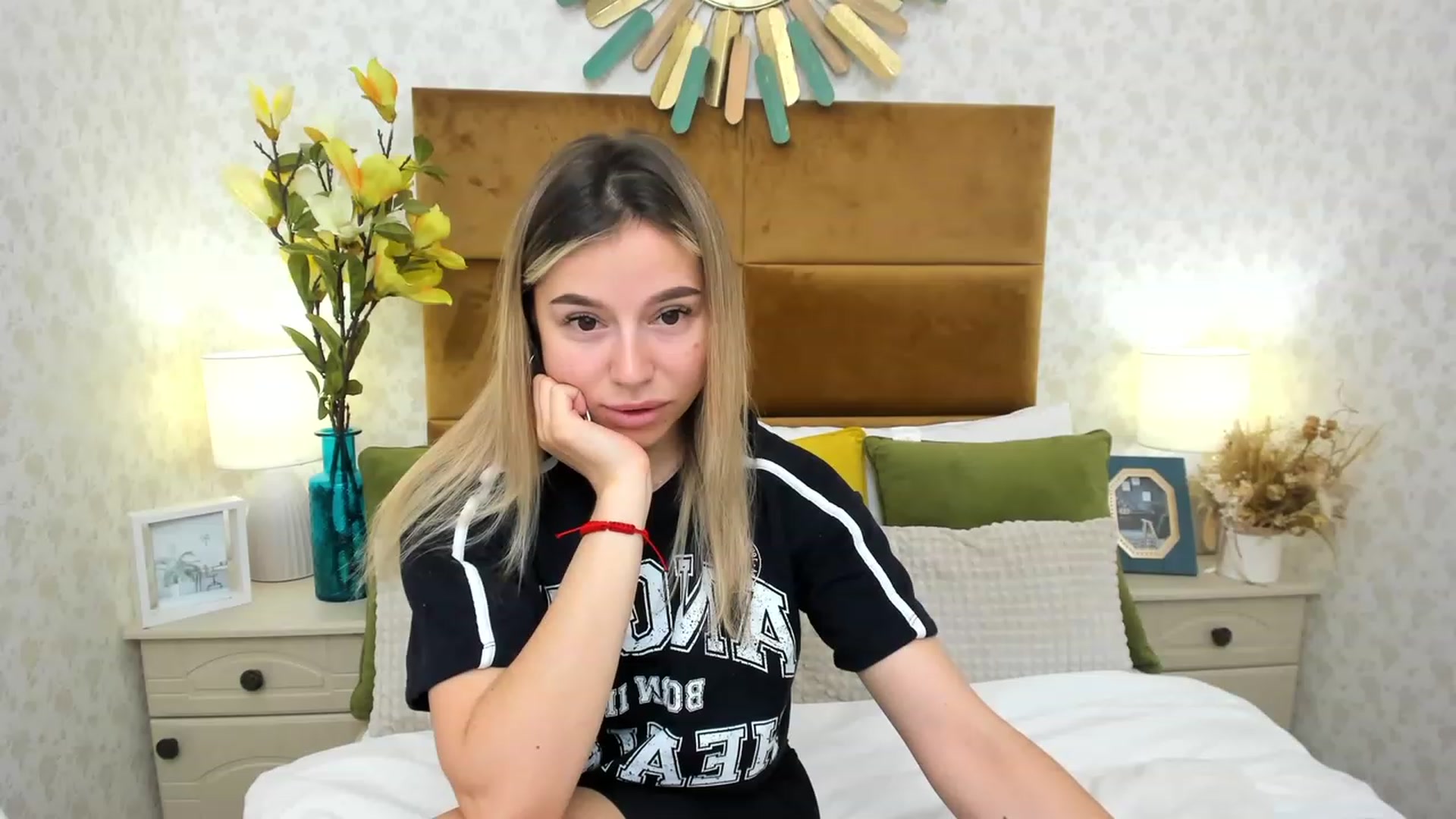 Gallery image thumbnail from SofiBloom's myfreecams stream on, 05/19/2023, 07:26 image 3 of 20