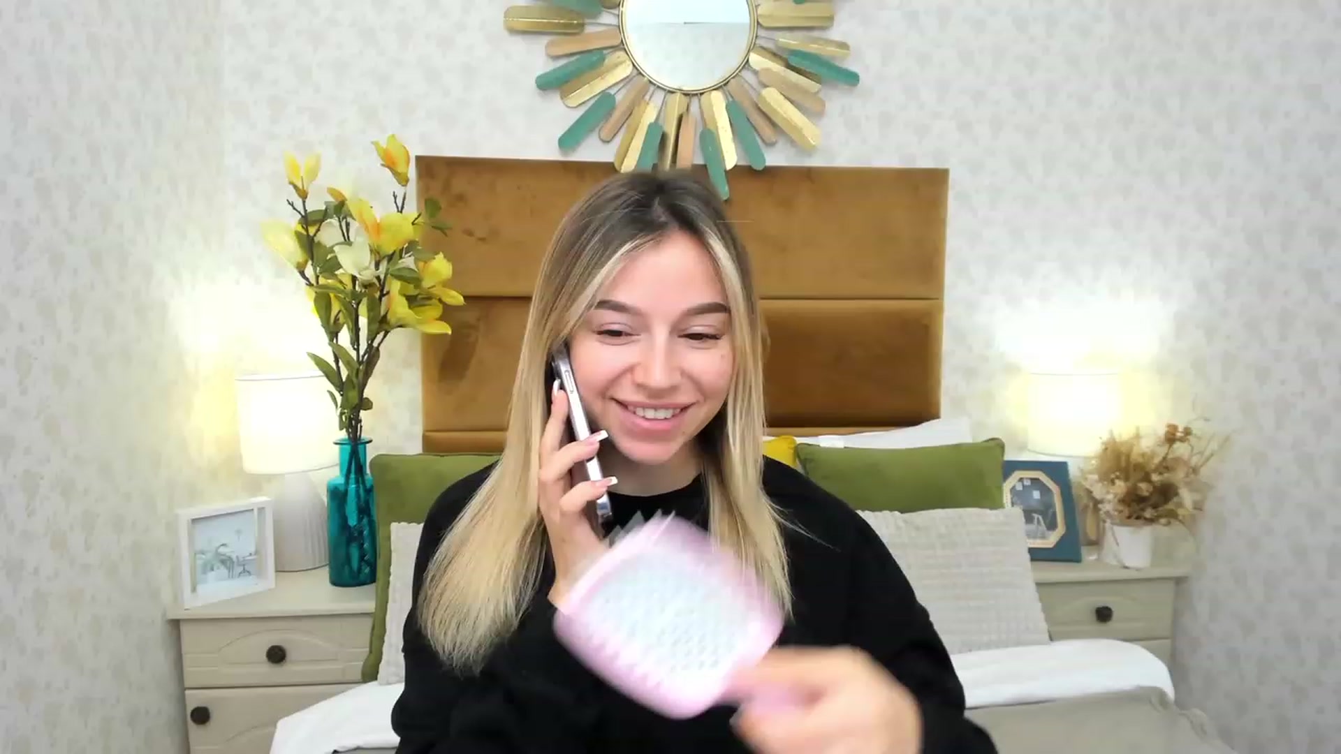 Gallery image thumbnail from SofiBloom's myfreecams stream on, 05/19/2023, 12:01 image 15 of 20