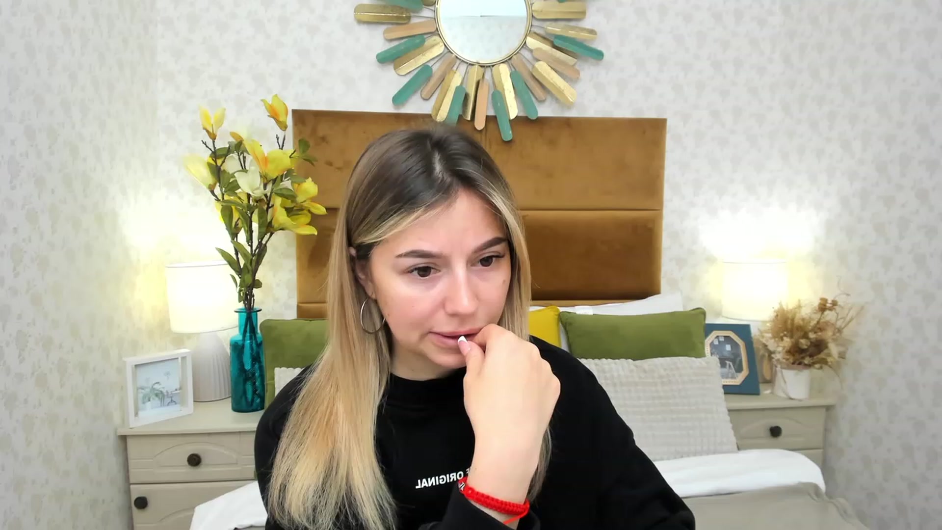 Gallery image thumbnail from SofiBloom's myfreecams stream on, 05/19/2023, 12:01 image 16 of 20