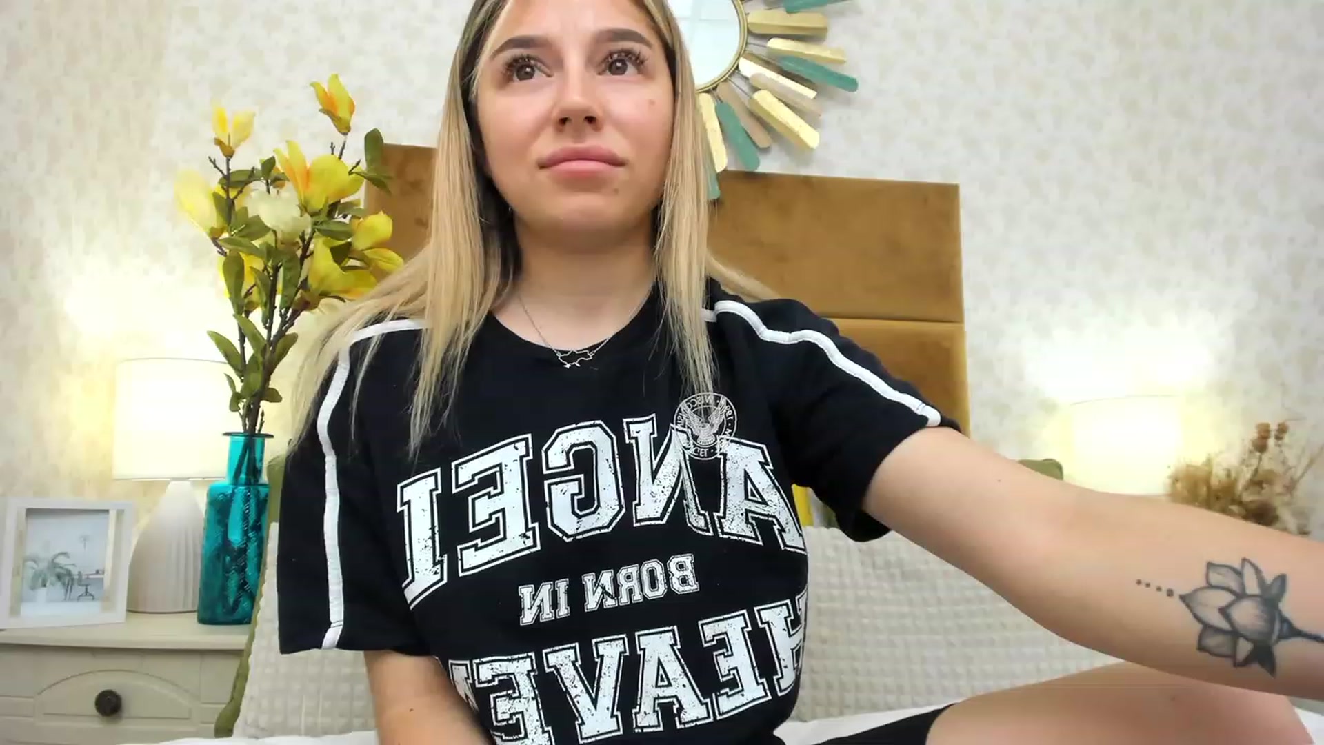 Gallery image thumbnail from SofiBloom's myfreecams stream on, 05/19/2023, 12:01 image 2 of 20