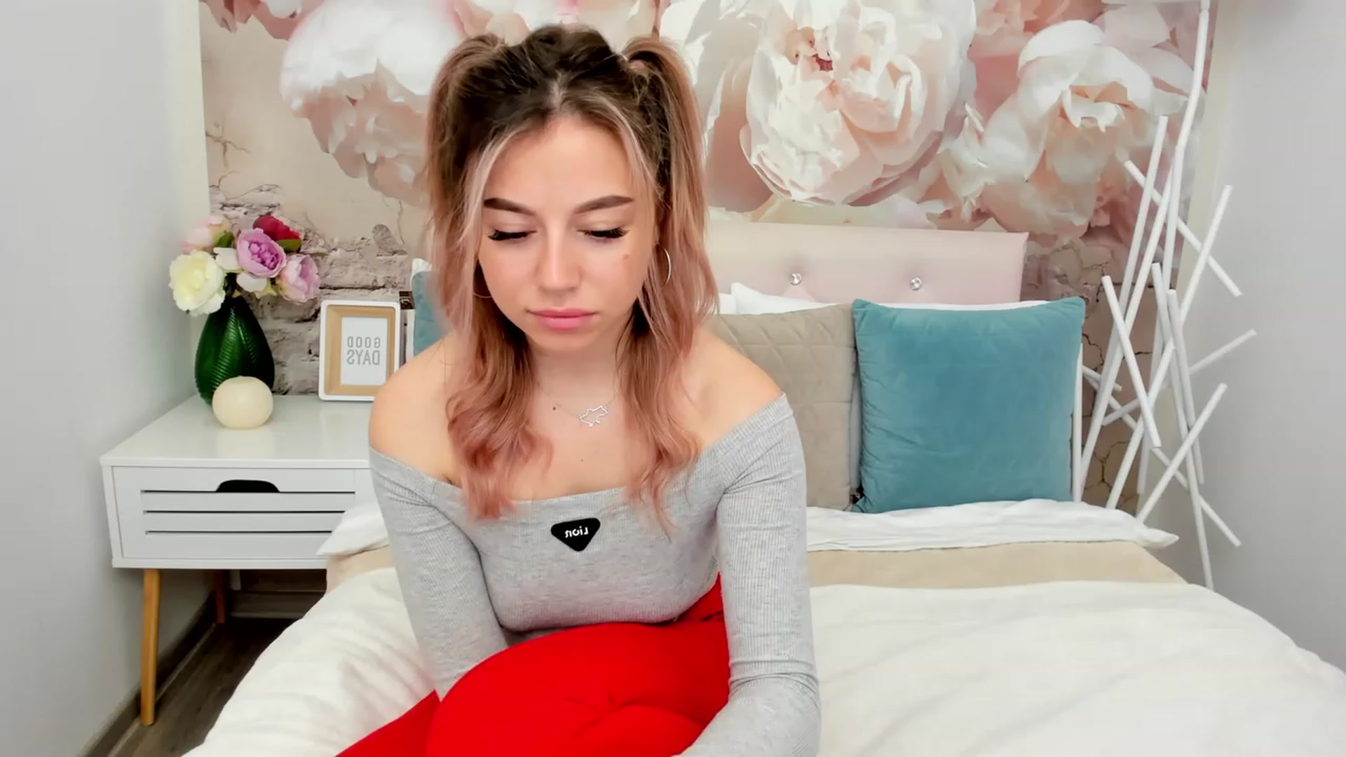 Gallery image thumbnail from SofiBloom's myfreecams stream on, 05/21/2023, 06:30 image 20 of 20