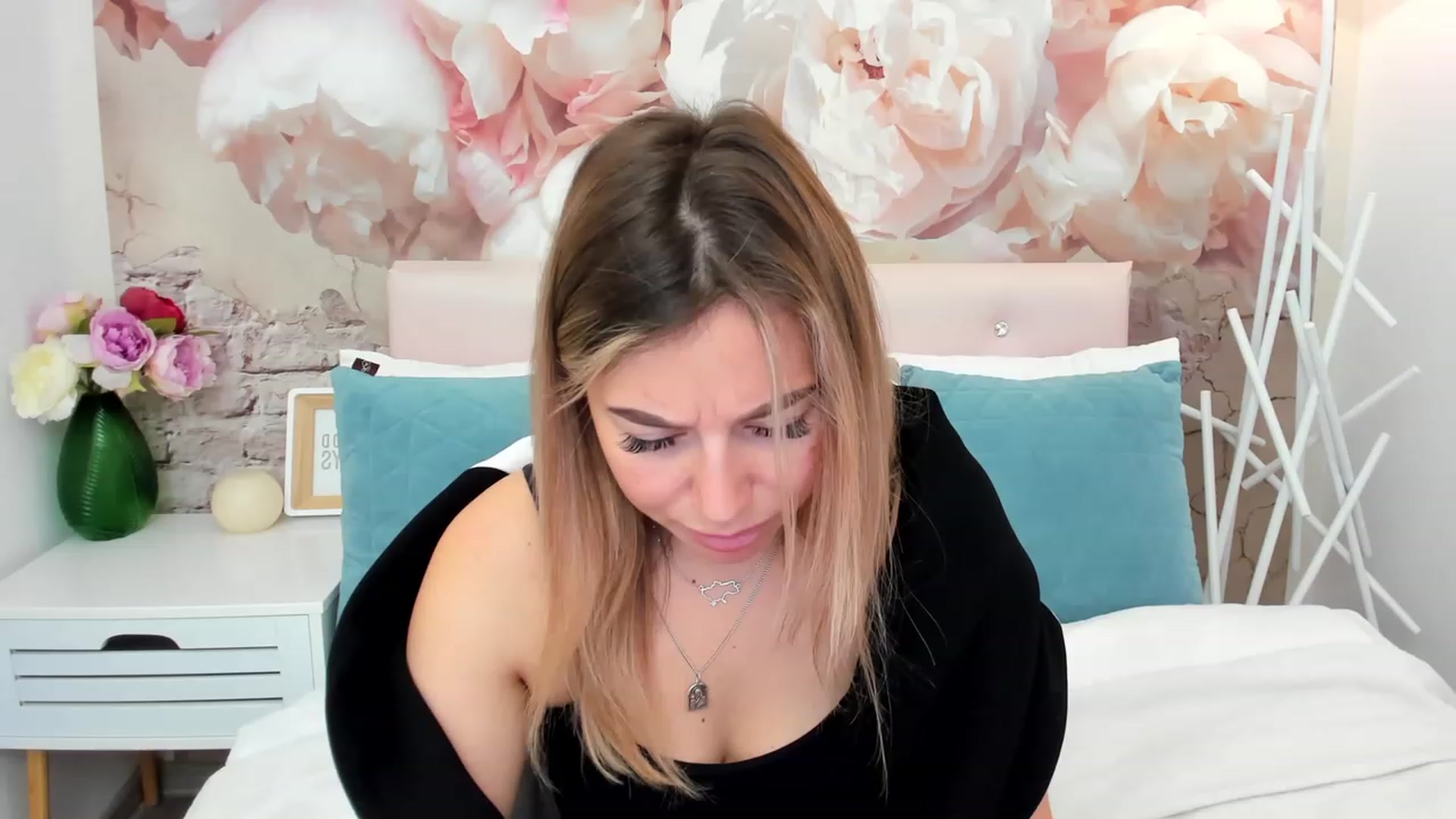 Gallery image thumbnail from SofiBloom's myfreecams stream on, 05/30/2023, 09:32 image 19 of 20