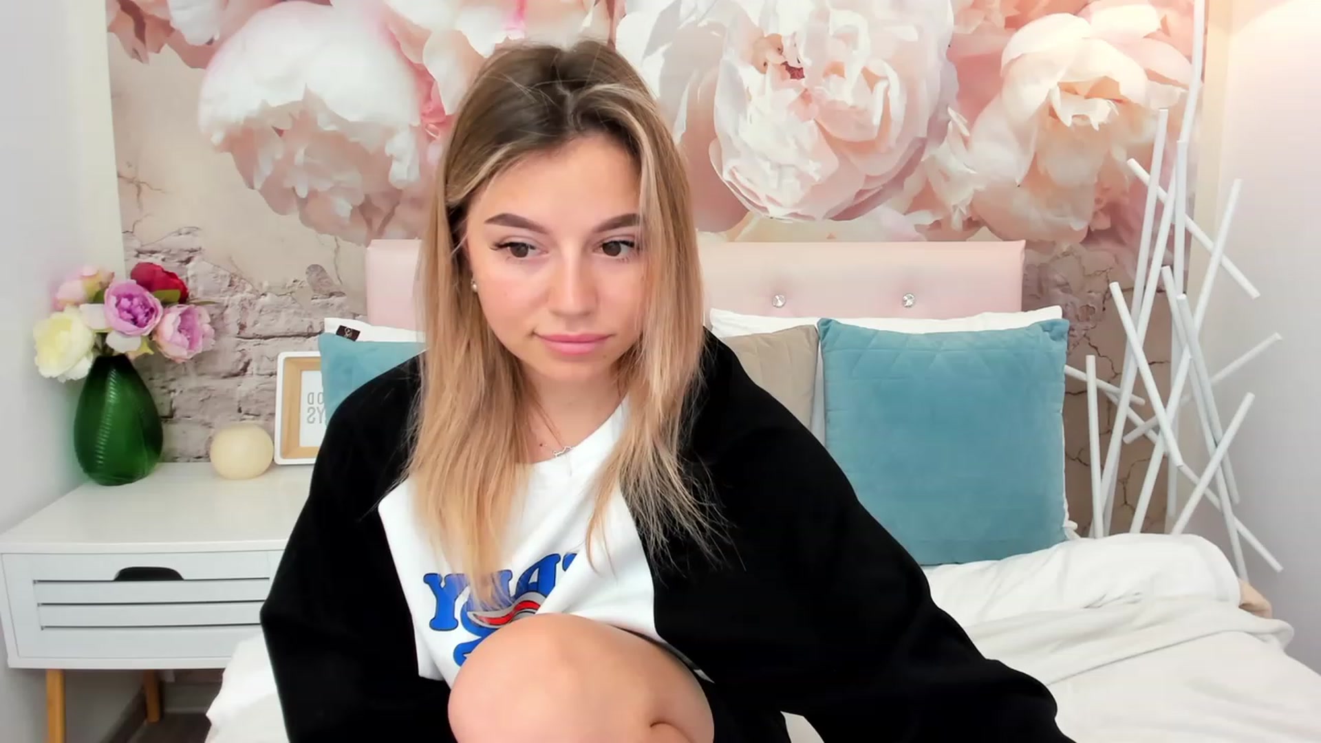 Gallery image thumbnail from SofiBloom's myfreecams stream on, 05/30/2023, 11:51 image 2 of 20