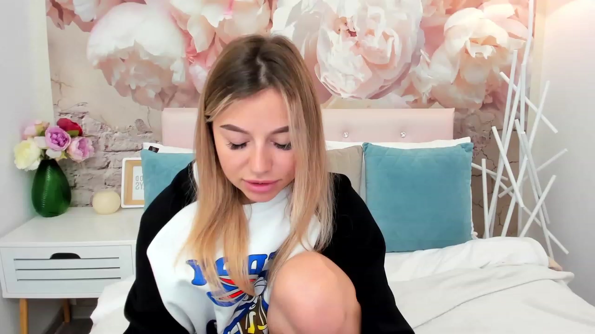 Gallery image thumbnail from SofiBloom's myfreecams stream on, 05/30/2023, 11:51 image 16 of 20