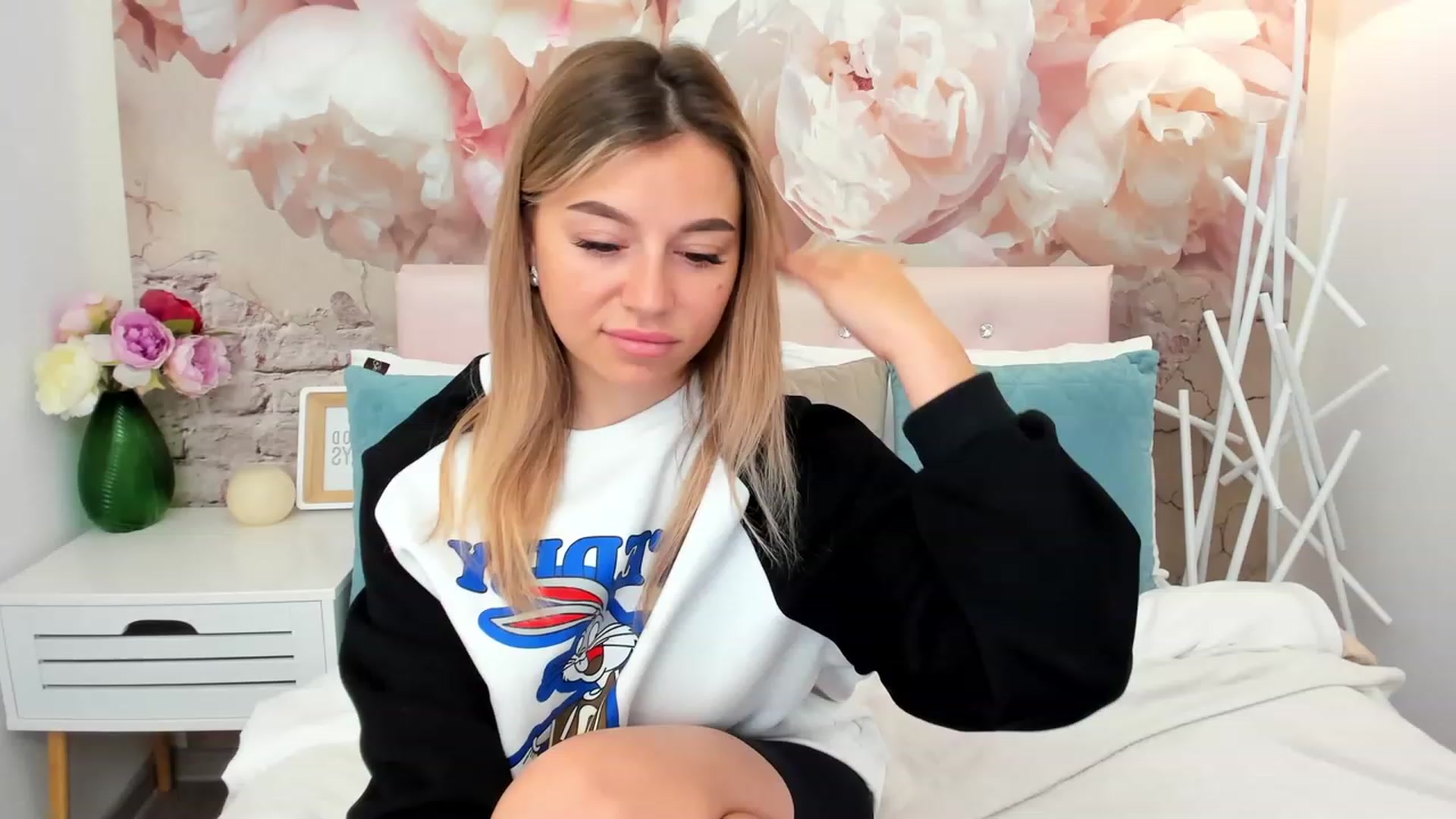 Gallery image thumbnail from SofiBloom's myfreecams stream on, 05/30/2023, 11:51 image 19 of 20