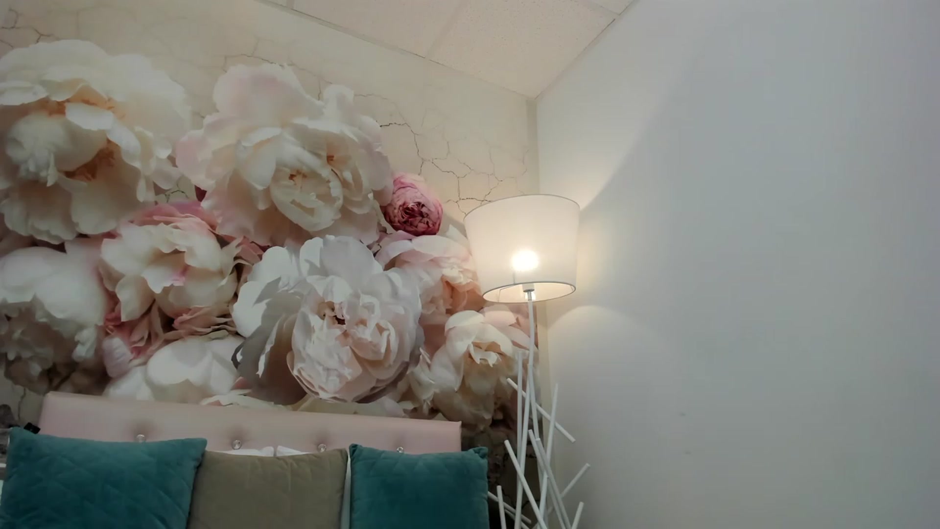 Gallery image thumbnail from SofiBloom's myfreecams stream on, 05/31/2023, 06:10 image 17 of 20