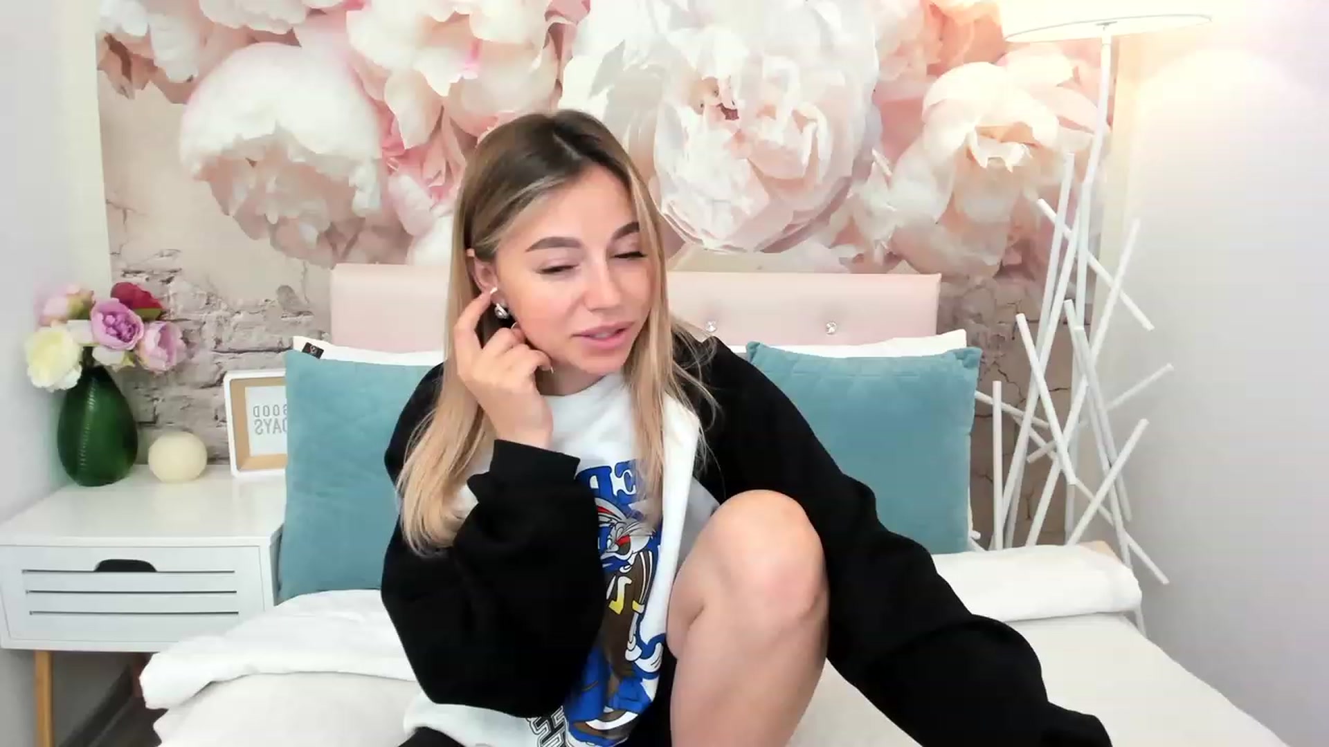 Gallery image thumbnail from SofiBloom's myfreecams stream on, 05/31/2023, 11:59 image 6 of 20