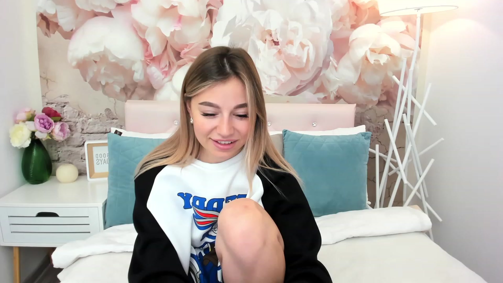 Gallery image thumbnail from SofiBloom's myfreecams stream on, 05/31/2023, 11:59 image 12 of 20