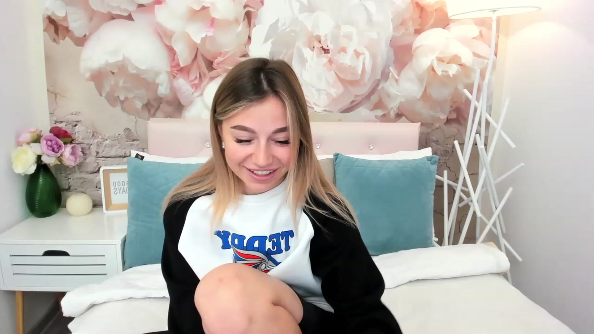 Gallery image thumbnail from SofiBloom's myfreecams stream on, 05/31/2023, 11:59 image 13 of 20