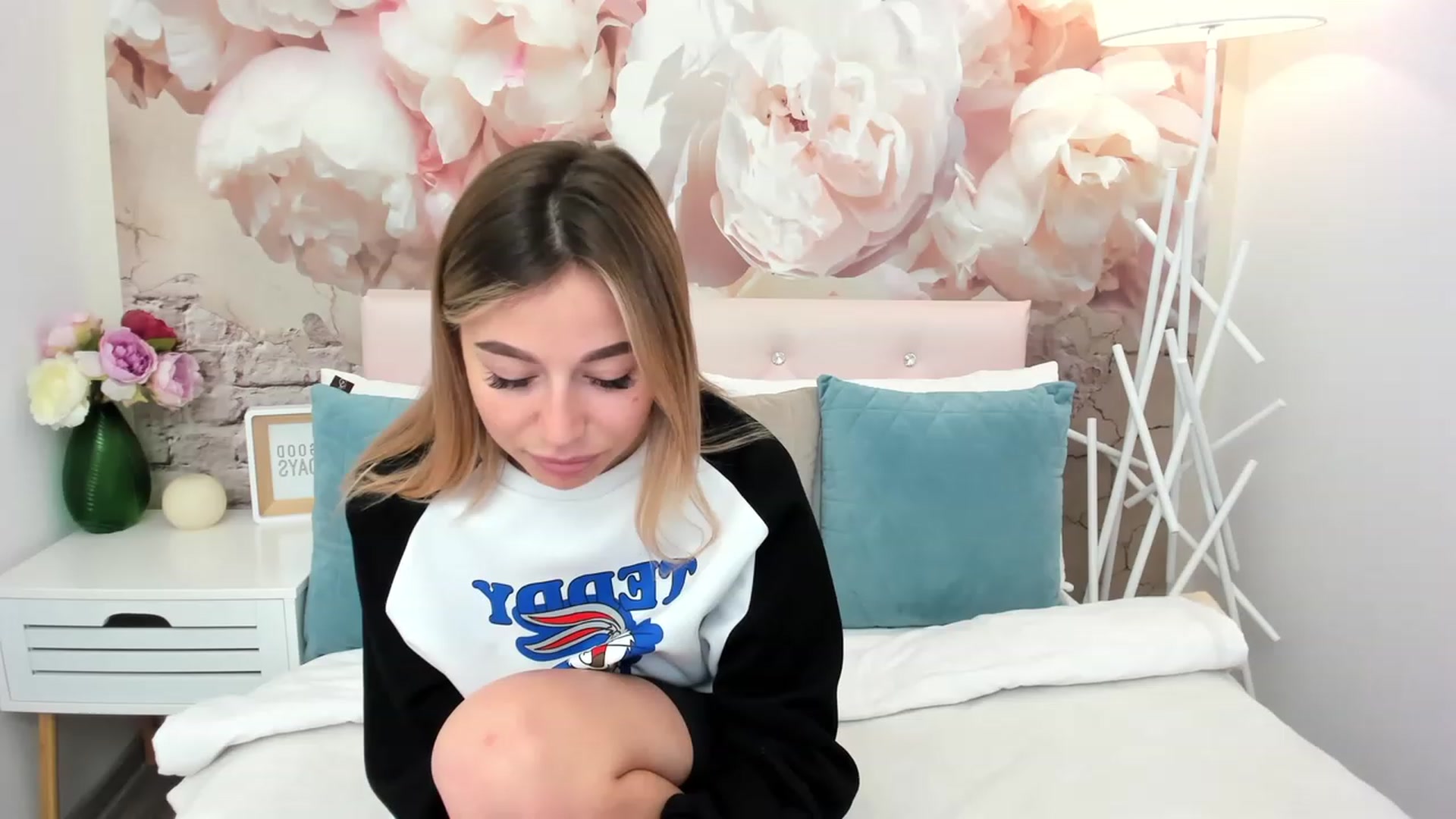 Gallery image thumbnail from SofiBloom's myfreecams stream on, 05/31/2023, 11:59 image 15 of 20