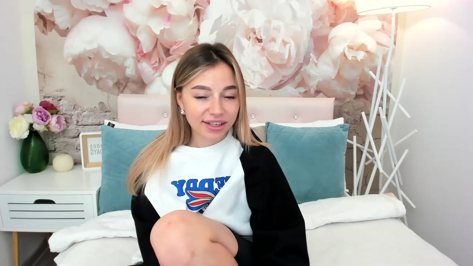 Gallery image thumbnail from SofiBloom's myfreecams stream on, 05/31/2023, 11:59 image 14 of 20