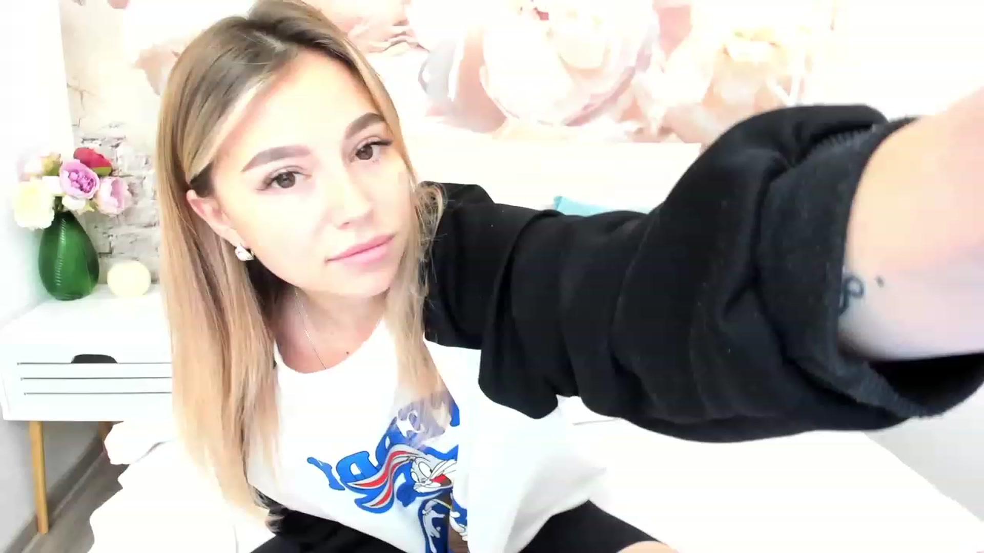Gallery image thumbnail from SofiBloom's myfreecams stream on, 05/31/2023, 11:59 image 2 of 20