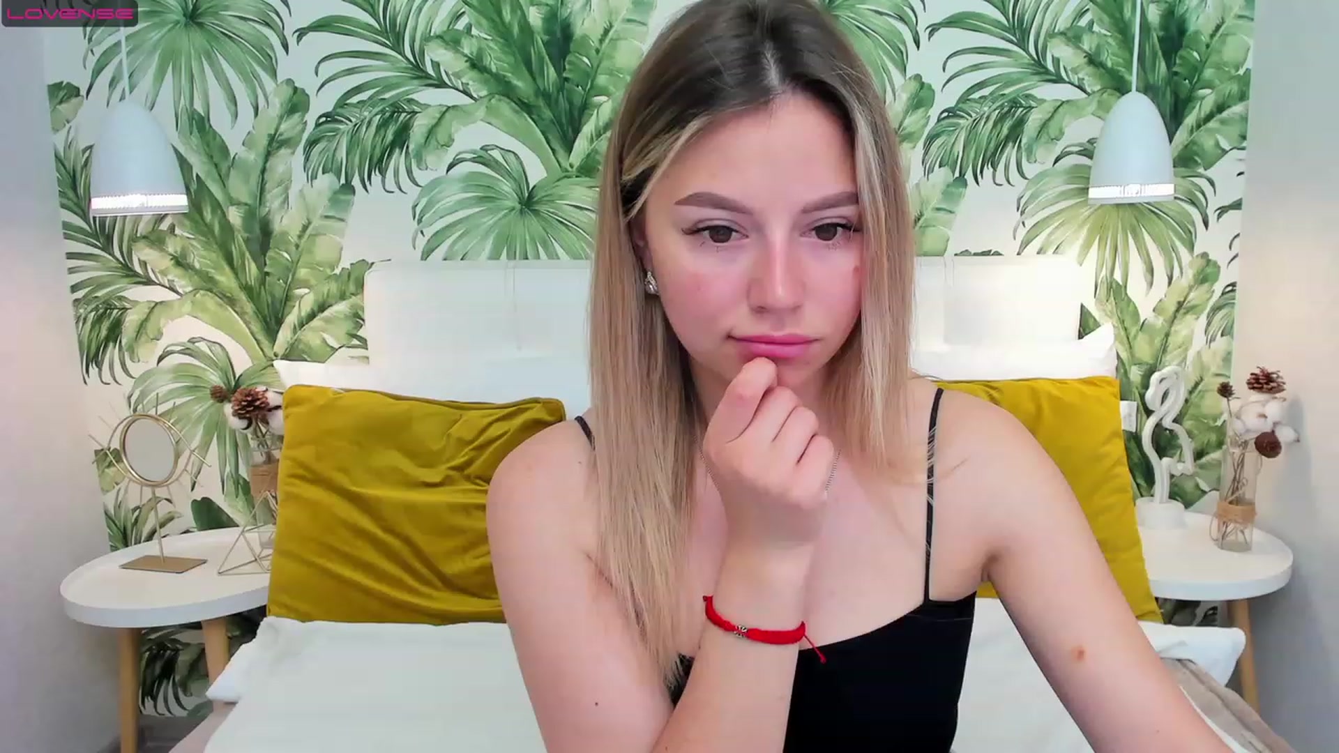 Gallery image thumbnail from SofiBloom's myfreecams stream on, 06/06/2023, 10:39 image 14 of 20