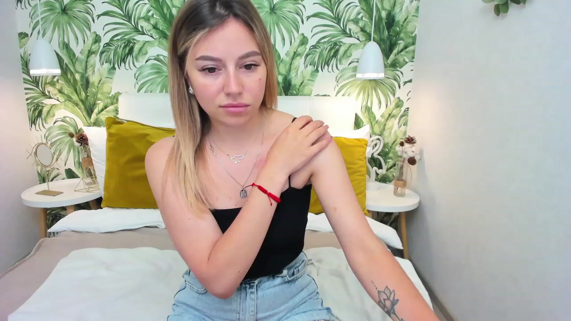 Gallery image thumbnail from SofiBloom's myfreecams stream on, 06/08/2023, 10:51 image 16 of 20