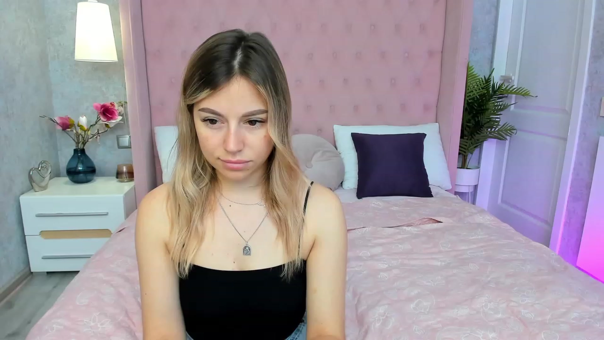 Gallery image thumbnail from SofiBloom's myfreecams stream on, 06/09/2023, 08:40 image 6 of 20