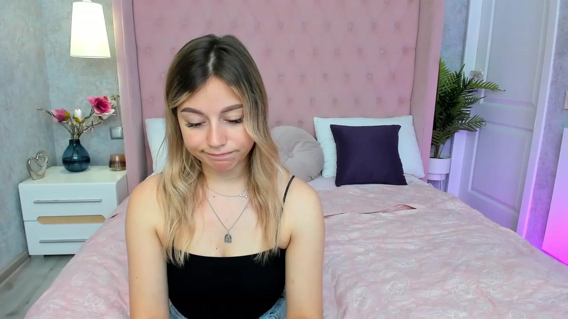 Gallery image thumbnail from SofiBloom's myfreecams stream on, 06/09/2023, 08:40 image 7 of 20