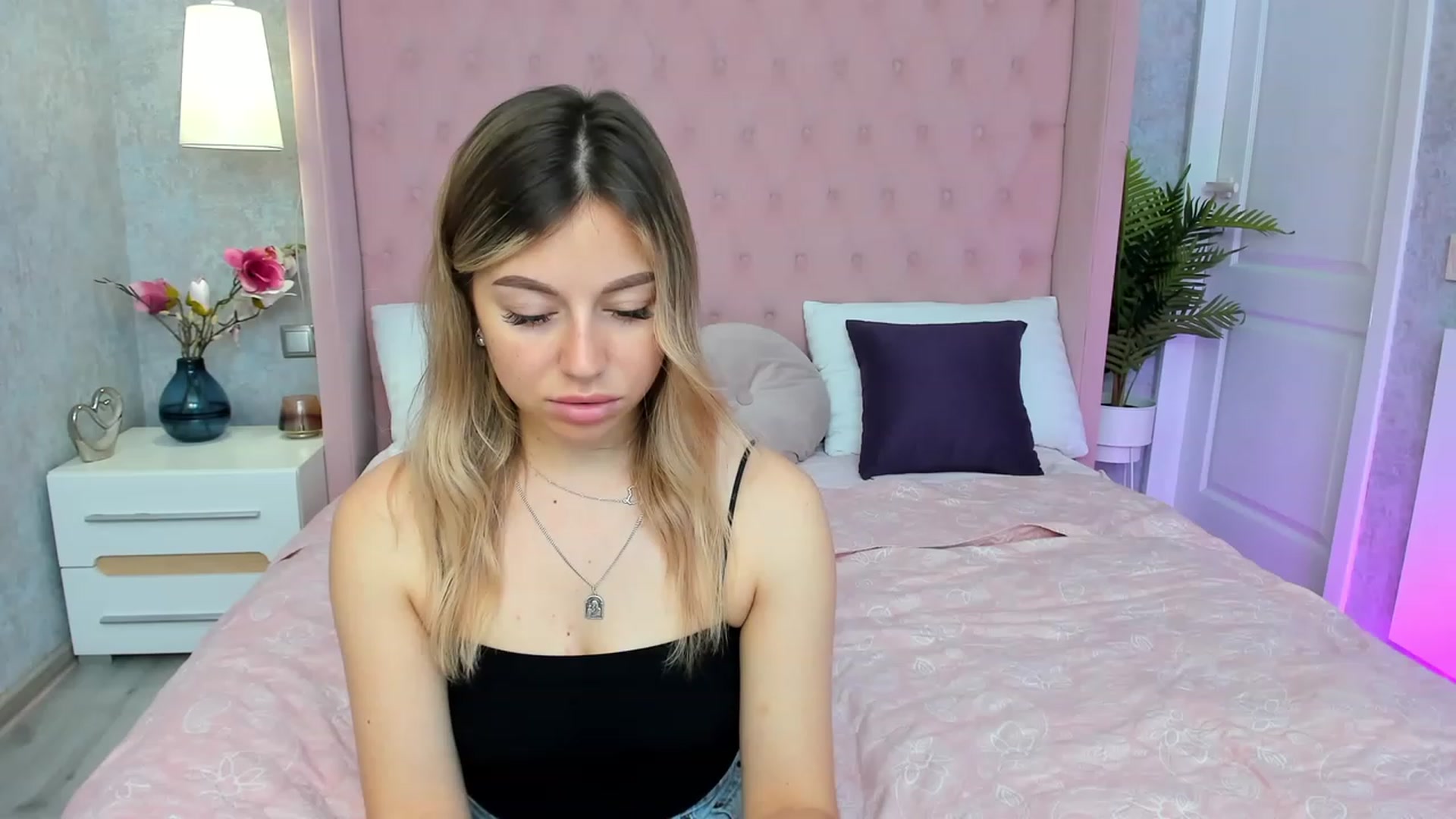Gallery image thumbnail from SofiBloom's myfreecams stream on, 06/09/2023, 08:40 image 8 of 20