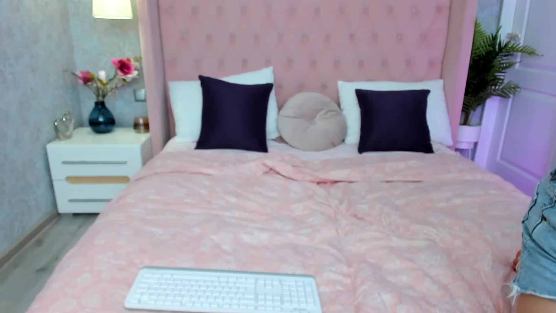 Gallery image thumbnail from SofiBloom's myfreecams stream on, 06/09/2023, 08:40 image 19 of 20