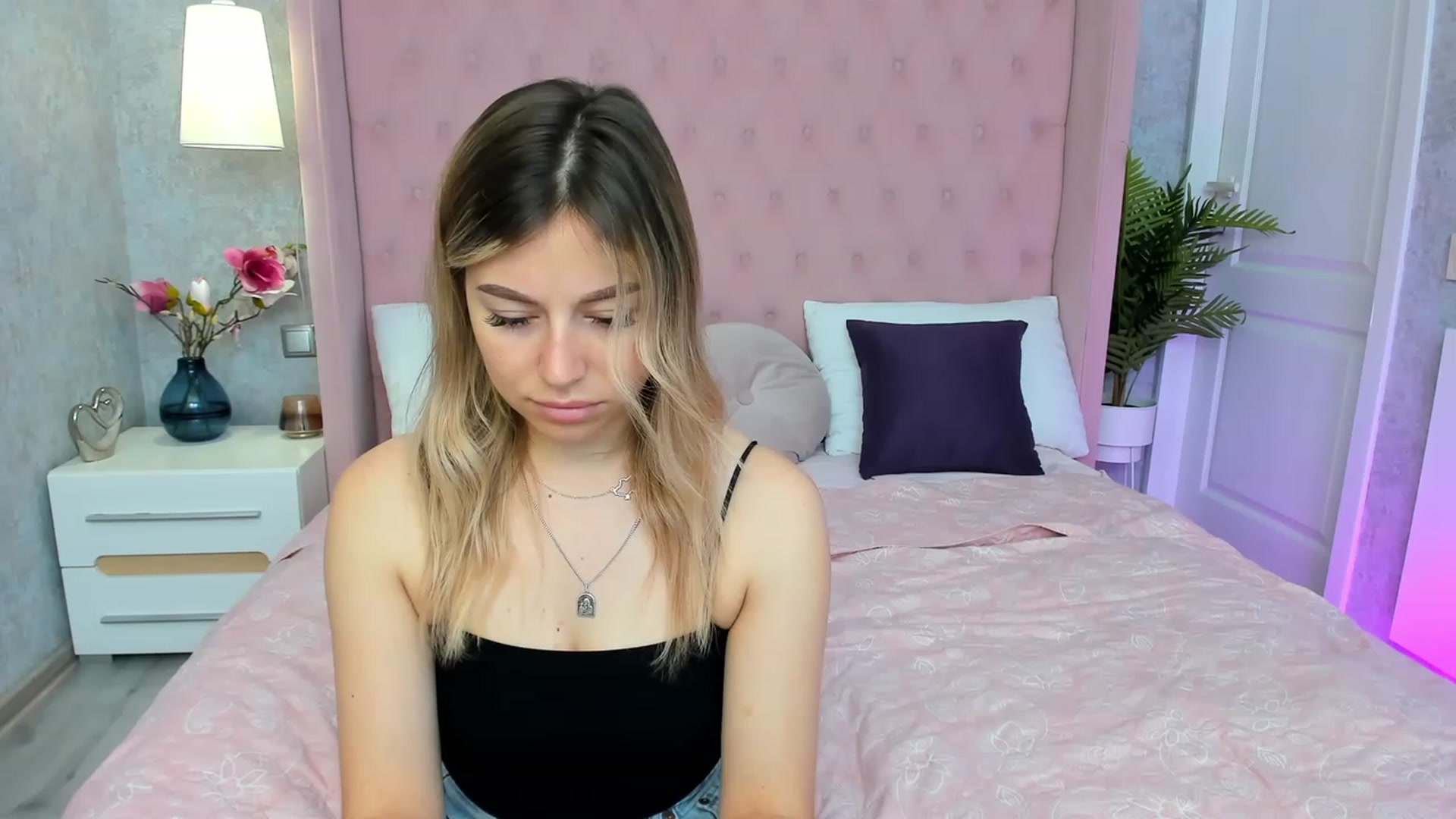 Gallery image thumbnail from SofiBloom's myfreecams stream on, 06/09/2023, 08:40 image 1 of 20