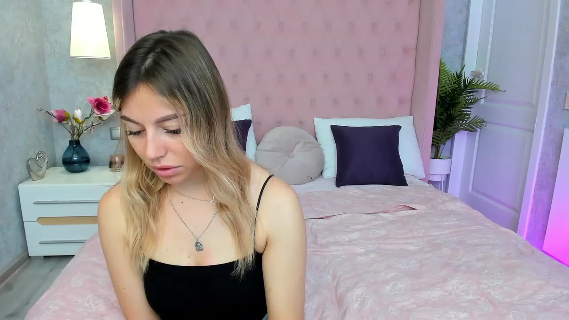 Gallery image thumbnail from SofiBloom's myfreecams stream on, 06/09/2023, 08:40 image 9 of 20