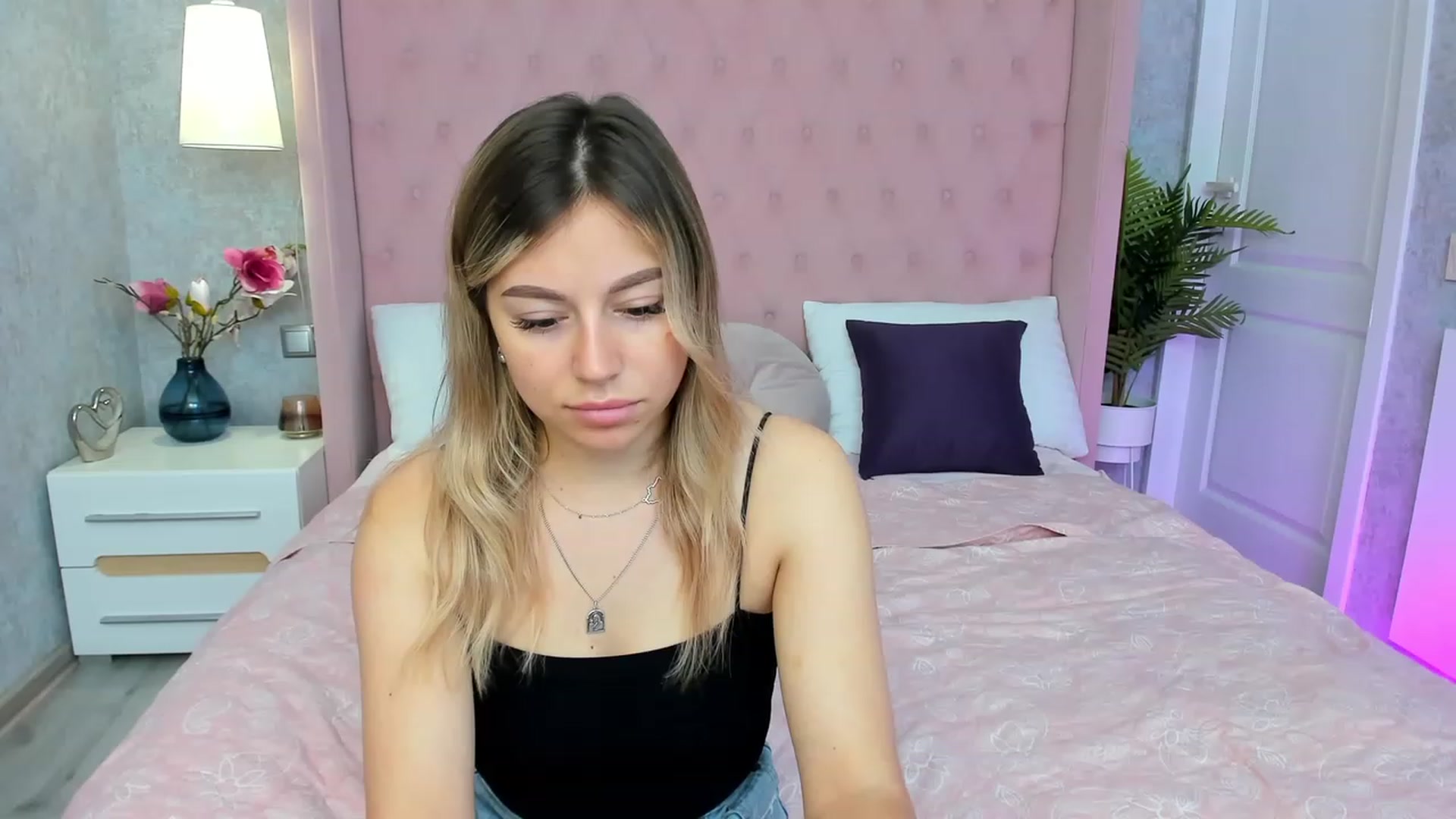 Gallery image thumbnail from SofiBloom's myfreecams stream on, 06/09/2023, 08:40 image 15 of 20