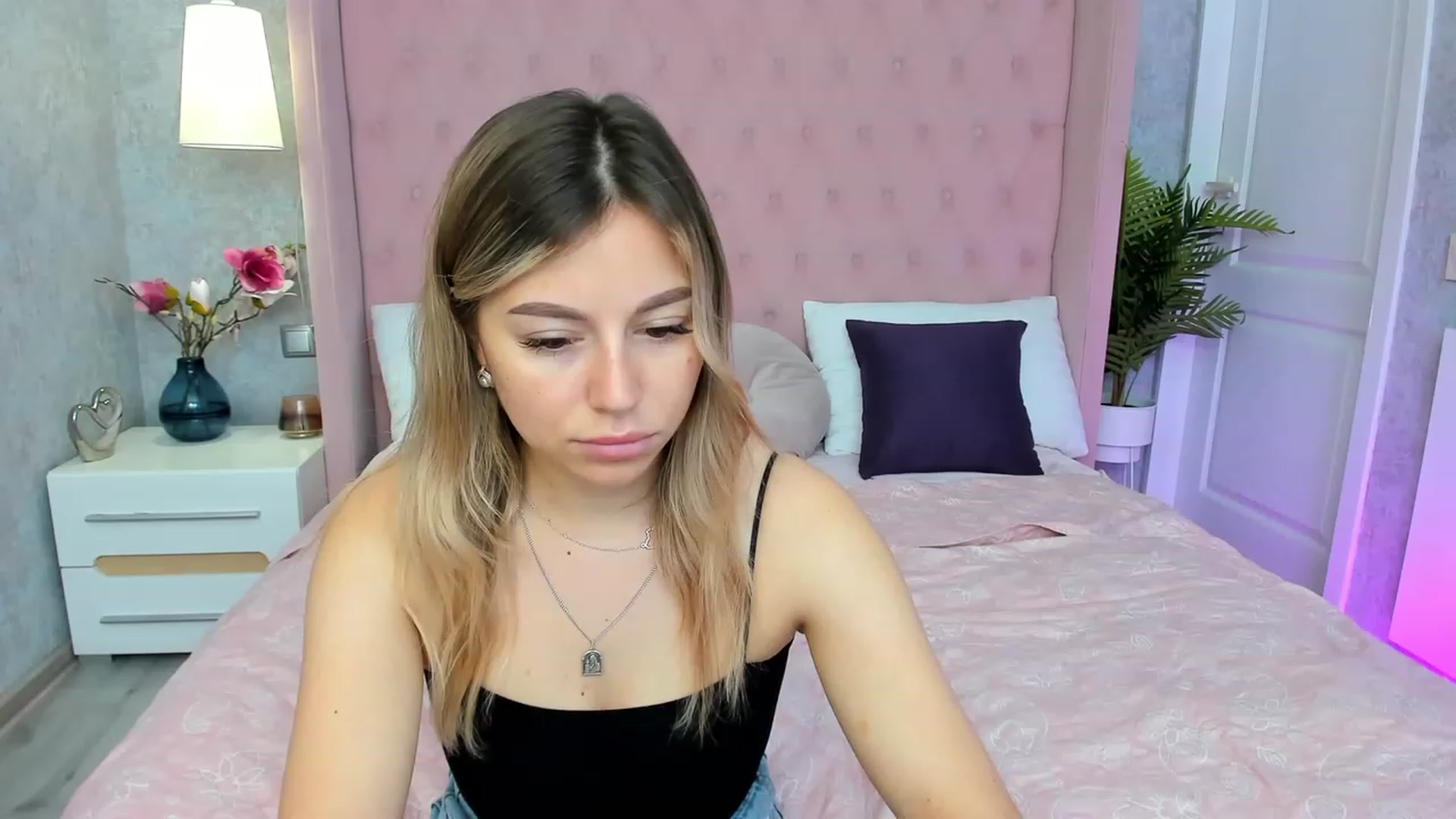Gallery image thumbnail from SofiBloom's myfreecams stream on, 06/09/2023, 08:40 image 10 of 20