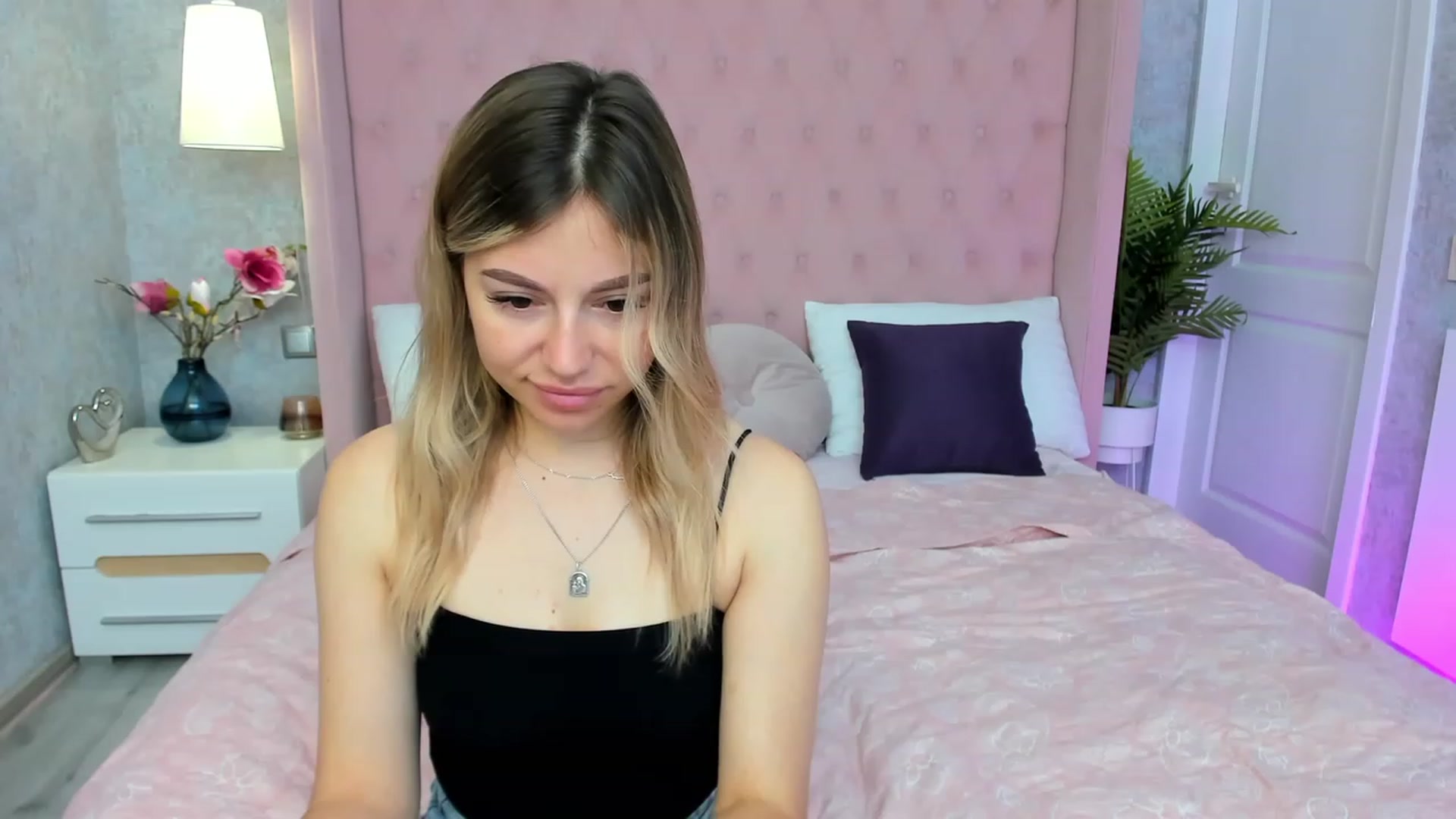 Gallery image thumbnail from SofiBloom's myfreecams stream on, 06/09/2023, 08:40 image 5 of 20