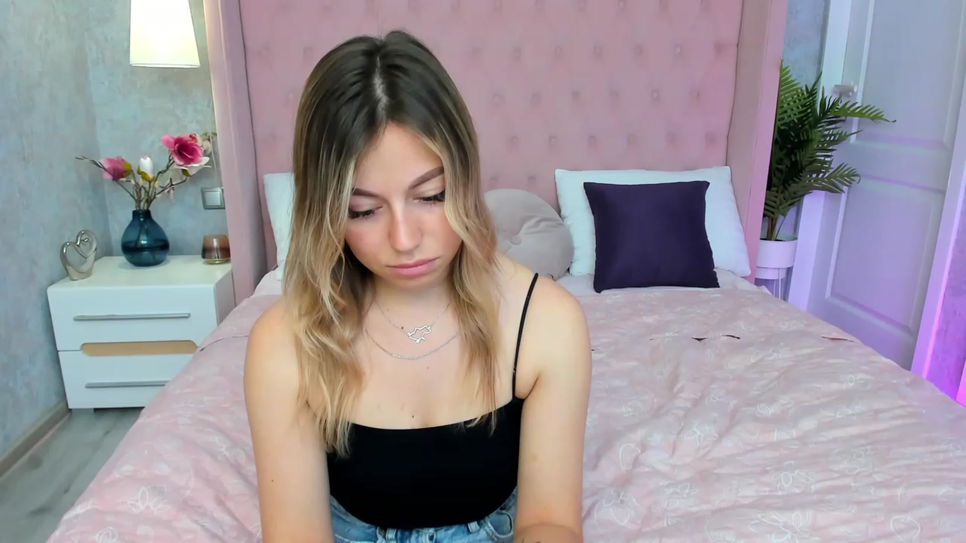 Gallery image thumbnail from SofiBloom's myfreecams stream on, 06/09/2023, 10:55 image 15 of 20