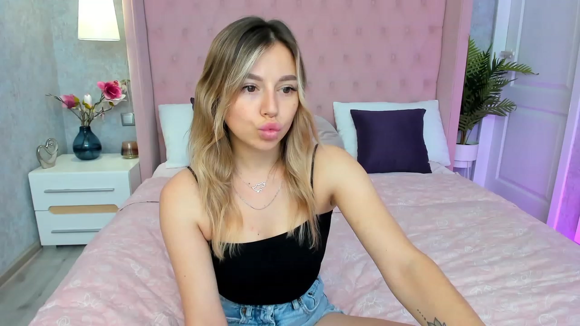 Gallery image thumbnail from SofiBloom's myfreecams stream on, 06/09/2023, 10:55 image 3 of 20