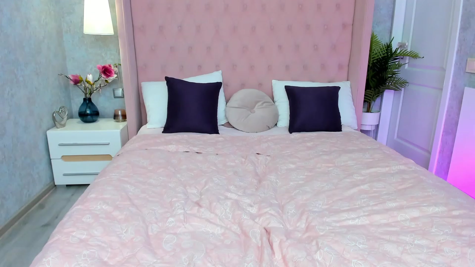 Gallery image thumbnail from SofiBloom's myfreecams stream on, 06/09/2023, 12:00 image 18 of 20