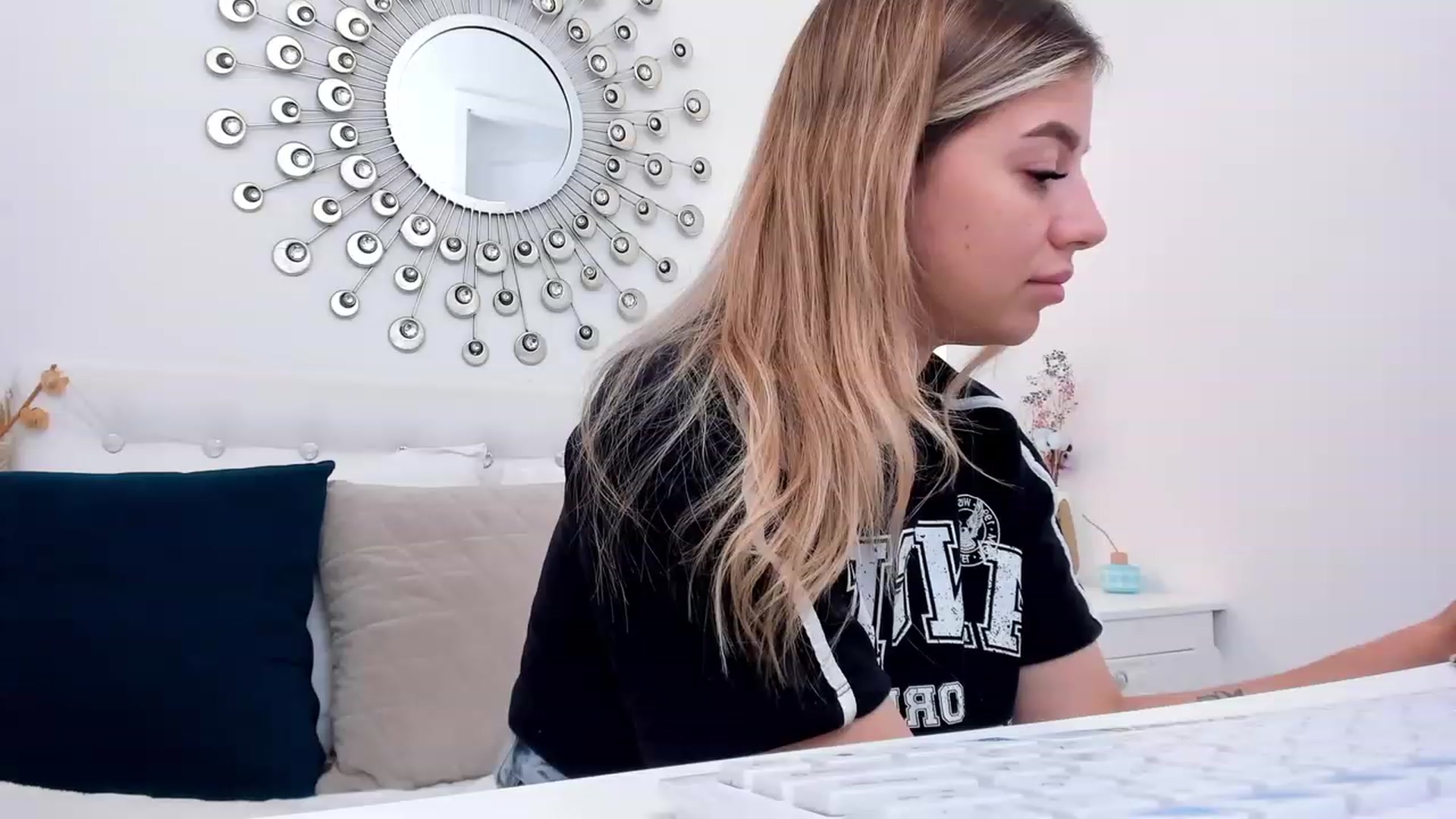 Gallery image thumbnail from SofiBloom's myfreecams stream on, 06/10/2023, 10:14 image 18 of 20