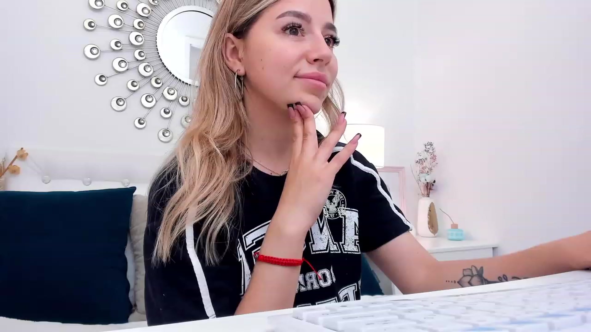 Gallery image thumbnail from SofiBloom's myfreecams stream on, 06/10/2023, 10:14 image 20 of 20