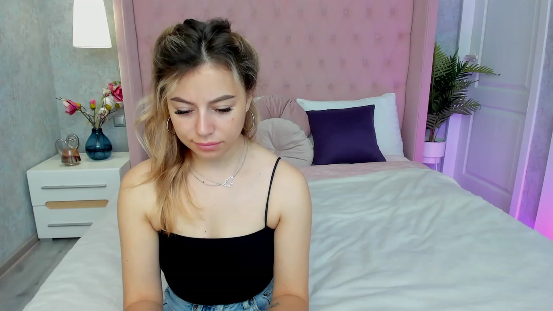 Gallery image thumbnail from SofiBloom's myfreecams stream on, 06/12/2023, 07:12 image 9 of 20
