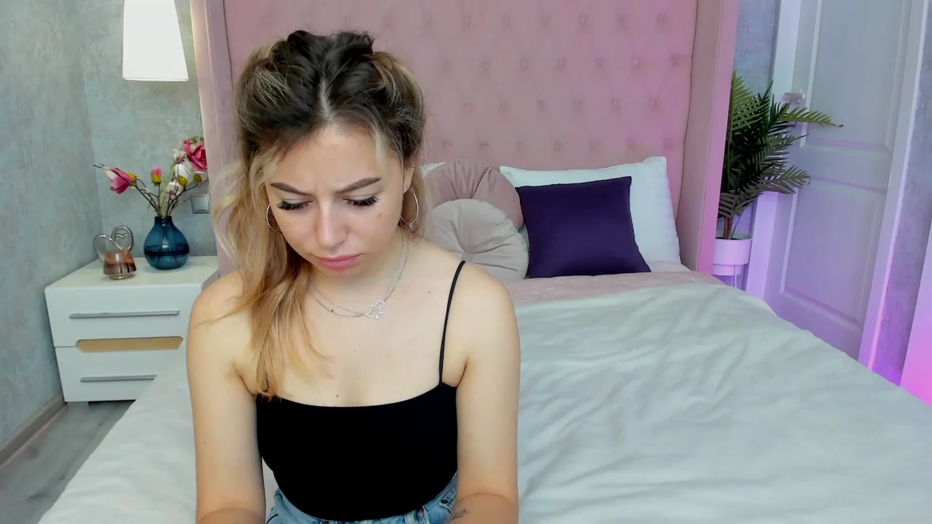 Gallery image thumbnail from SofiBloom's myfreecams stream on, 06/12/2023, 07:12 image 7 of 20