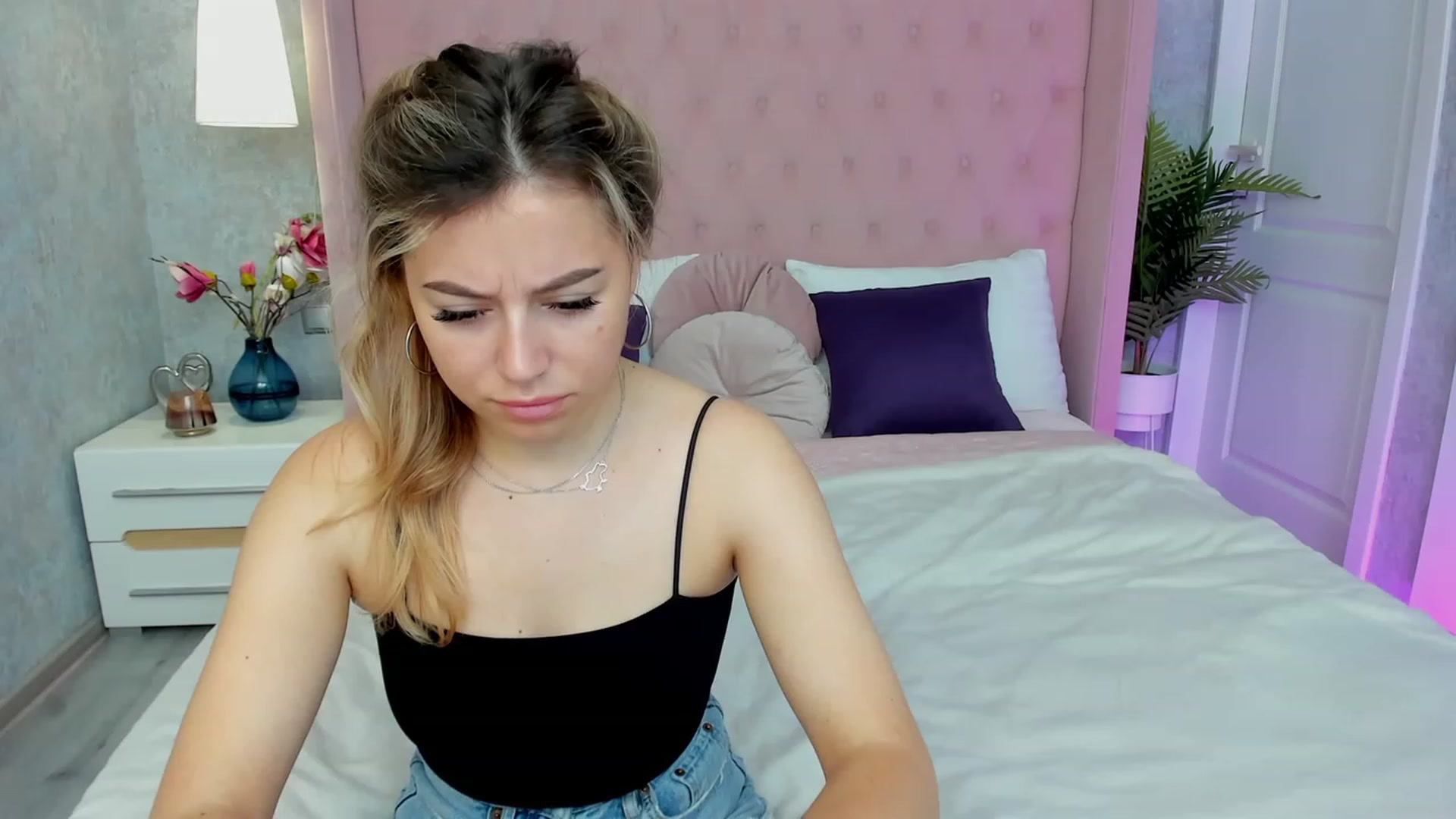 Gallery image thumbnail from SofiBloom's myfreecams stream on, 06/12/2023, 08:09 image 10 of 20