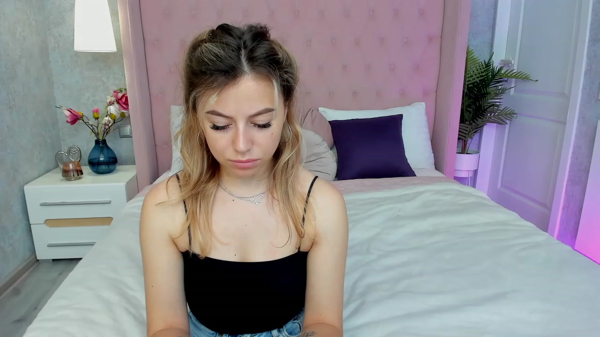 Gallery image thumbnail from SofiBloom's myfreecams stream on, 06/12/2023, 09:36 image 19 of 20