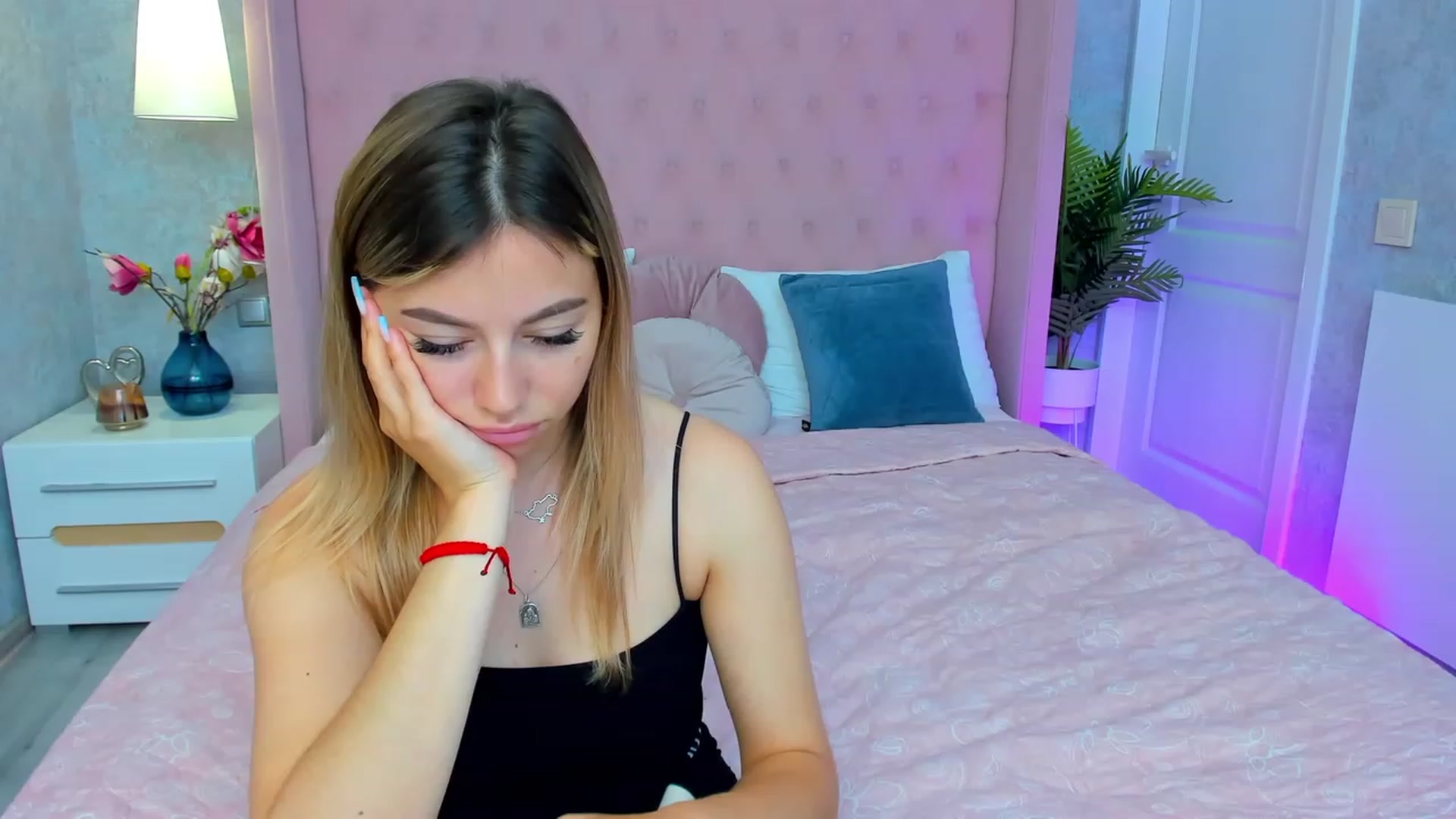 Gallery image thumbnail from SofiBloom's myfreecams stream on, 06/13/2023, 11:11 image 7 of 20