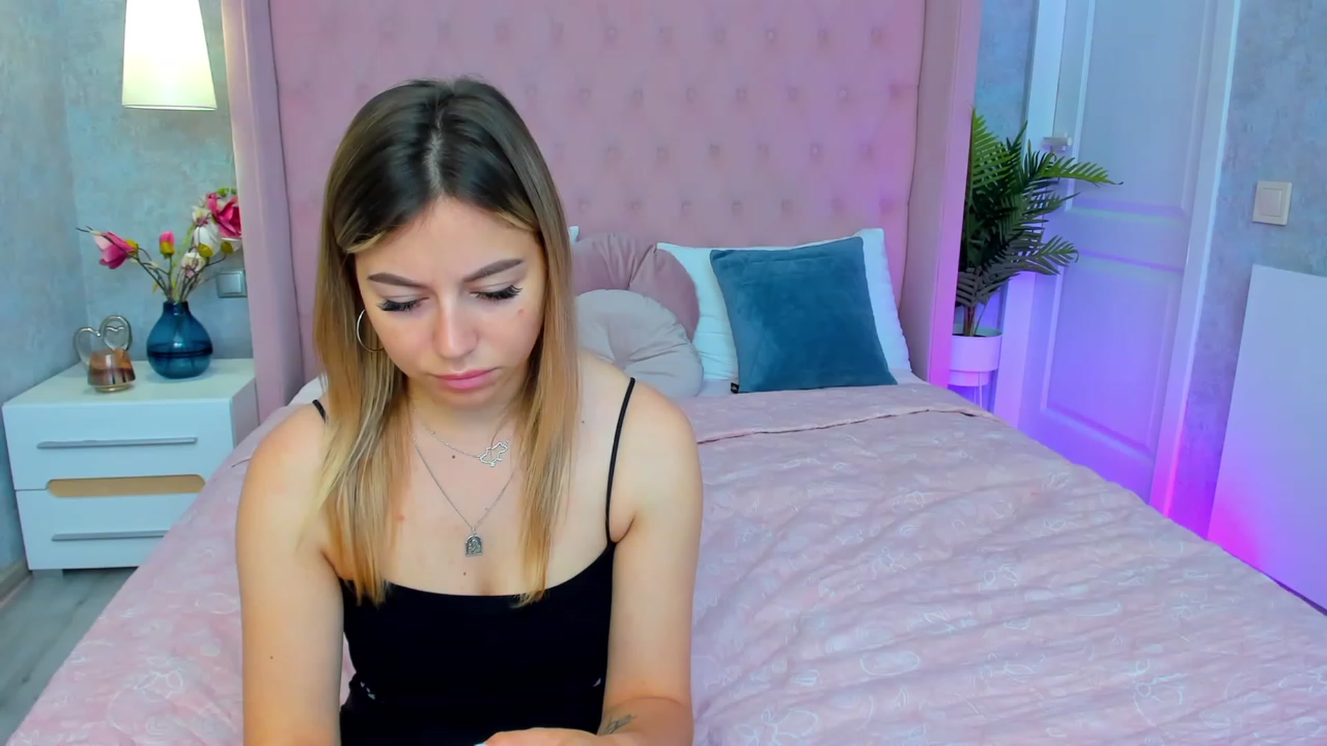 Gallery image thumbnail from SofiBloom's myfreecams stream on, 06/13/2023, 11:11 image 3 of 20