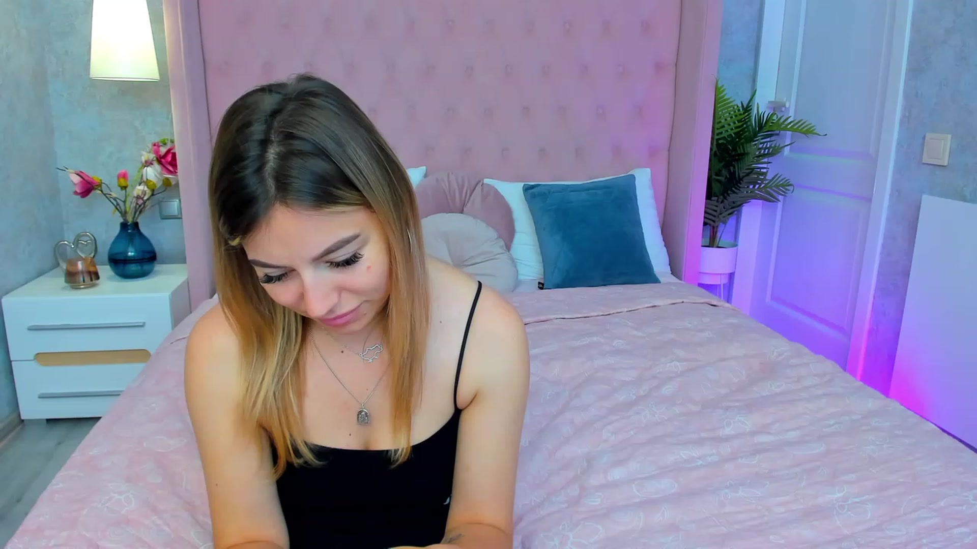 Gallery image thumbnail from SofiBloom's myfreecams stream on, 06/13/2023, 11:11 image 2 of 20