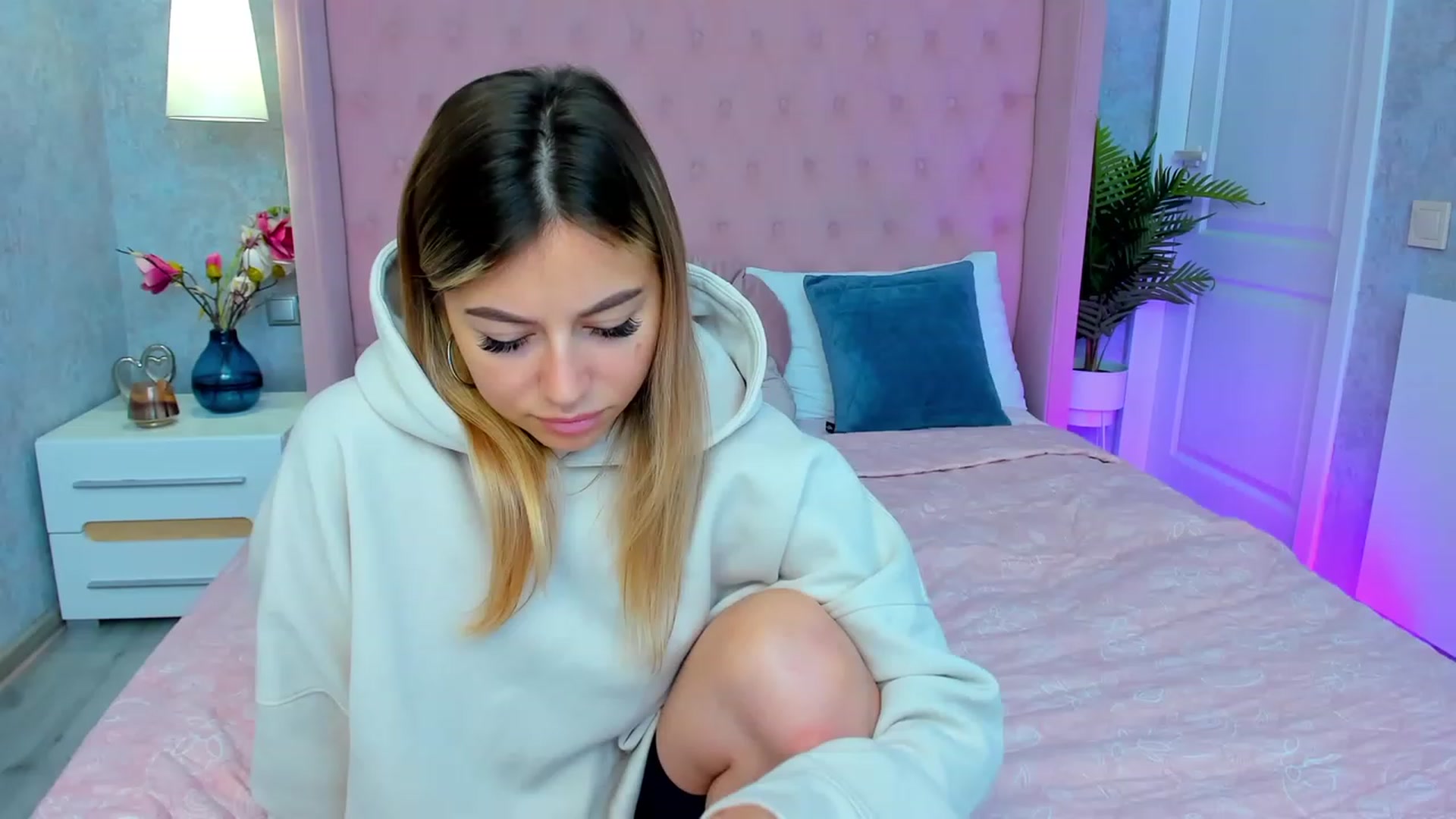 Gallery image thumbnail from SofiBloom's myfreecams stream on, 06/13/2023, 11:11 image 18 of 20