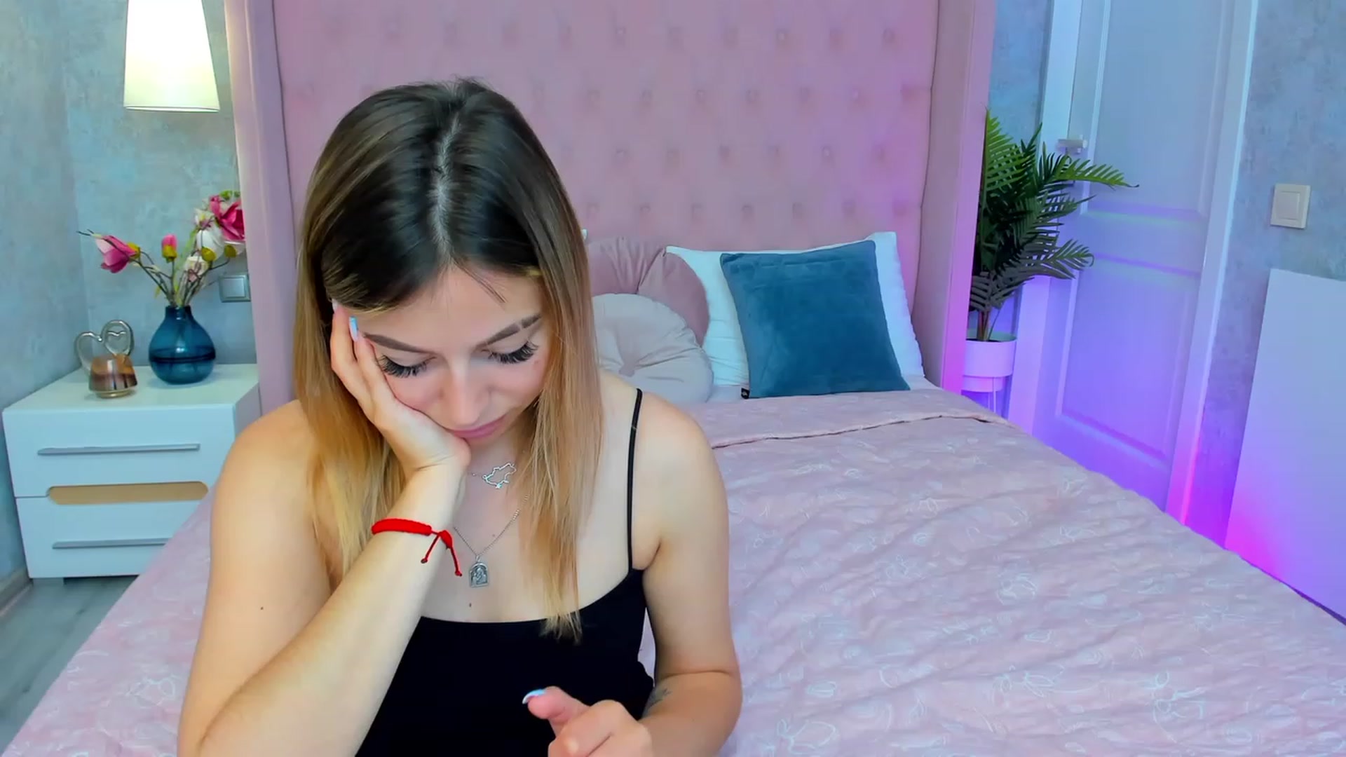 Gallery image thumbnail from SofiBloom's myfreecams stream on, 06/13/2023, 11:11 image 8 of 20
