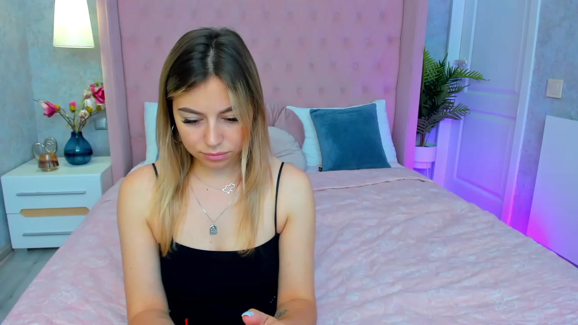 Gallery image thumbnail from SofiBloom's myfreecams stream on, 06/13/2023, 11:11 image 12 of 20